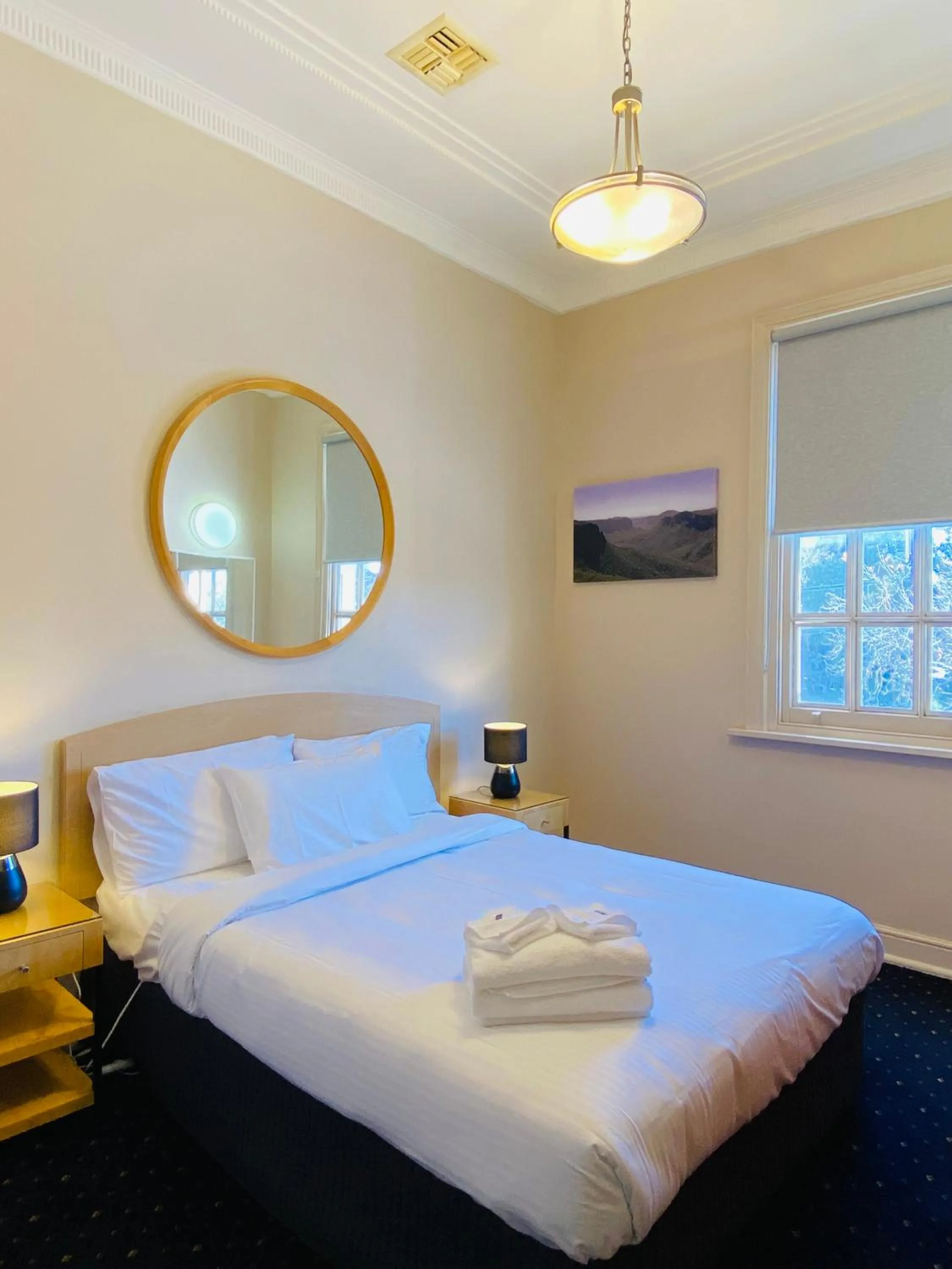 Property building, Bed in Gardners Inn Hotel