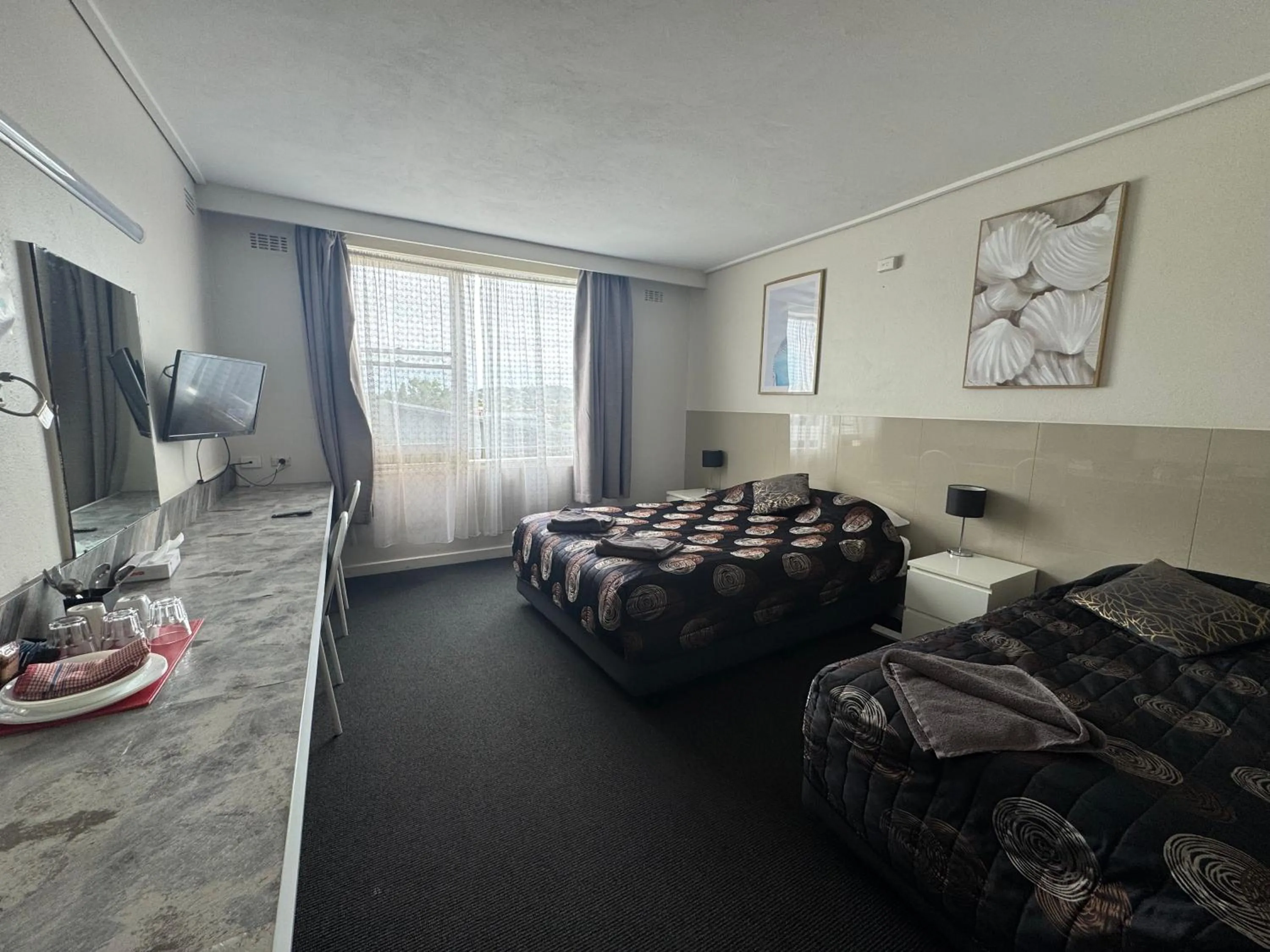 Bed in Blue Lake Motel