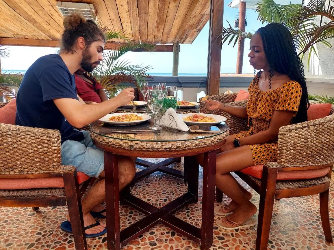 Restaurant/places to eat in Hotel Residencial Ramire-Tour
