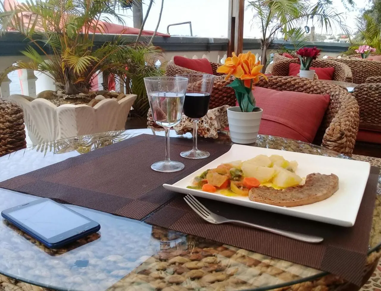 Restaurant/places to eat in Hotel Residencial Ramire-Tour