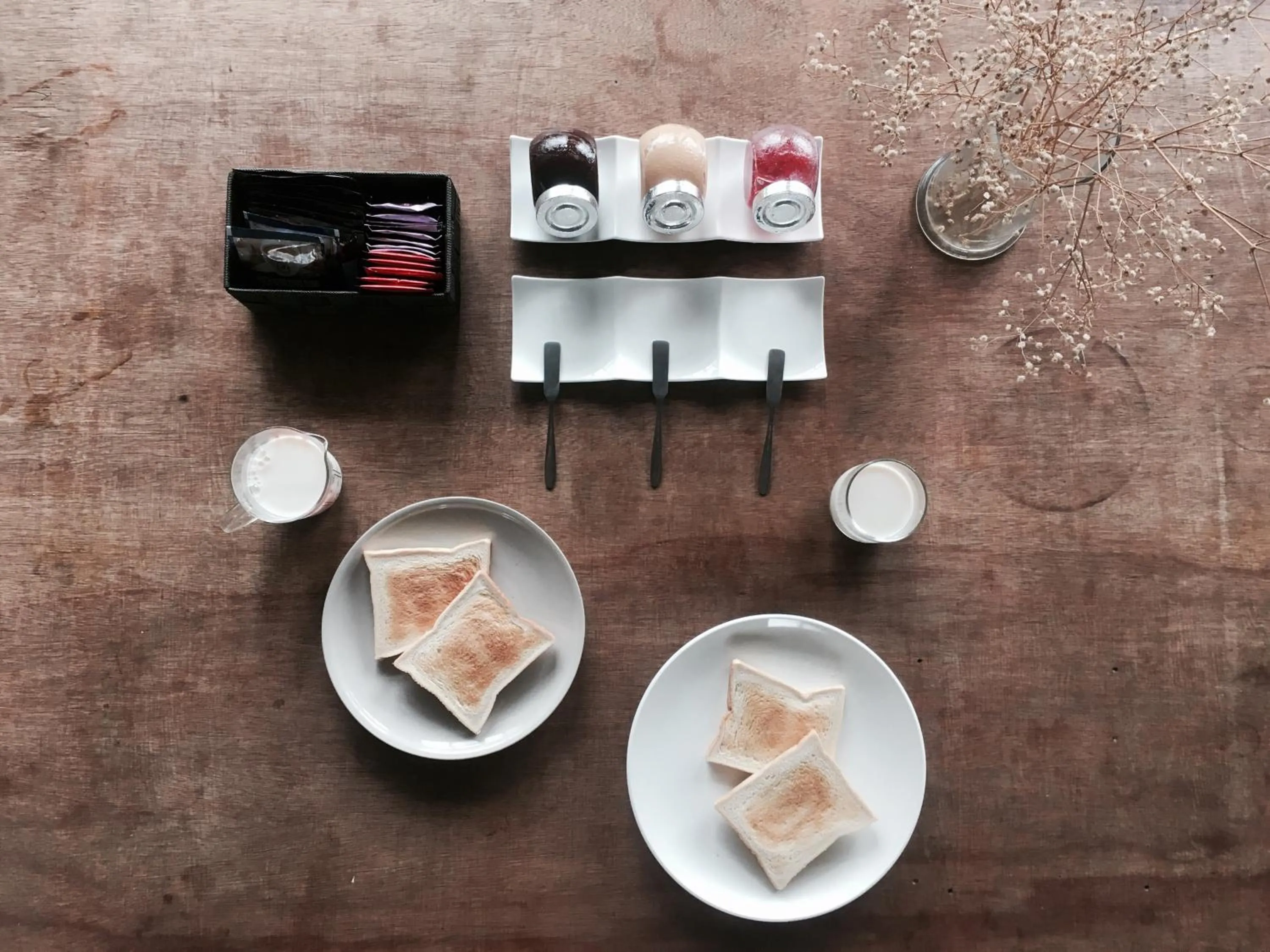 Breakfast in Old Man Captain