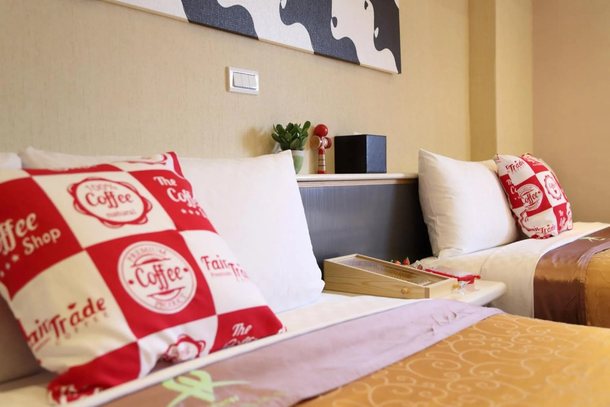 Bedroom, Bed in Long View Hotel