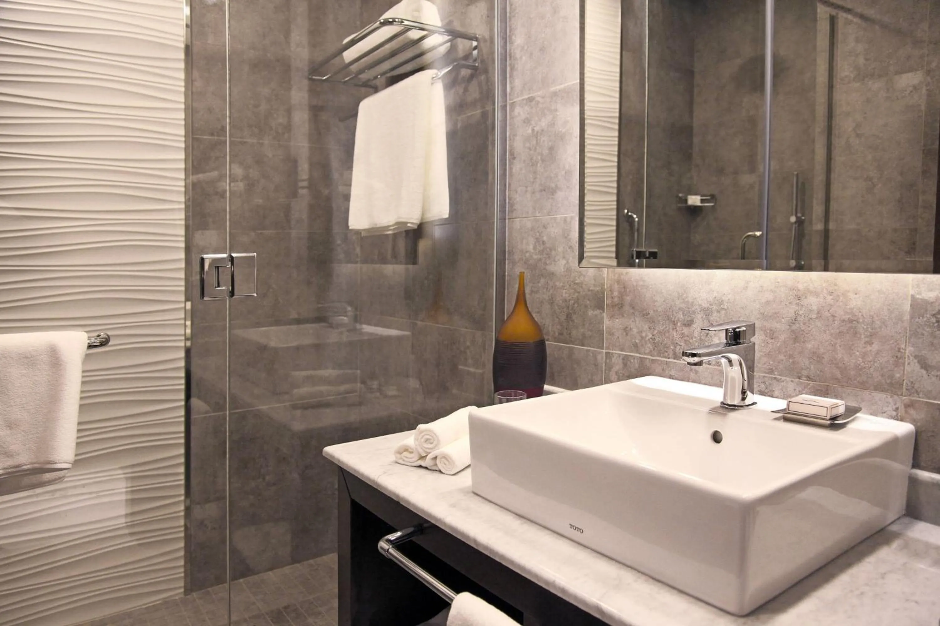 Bathroom in Marriott Executive Apartments Madinah