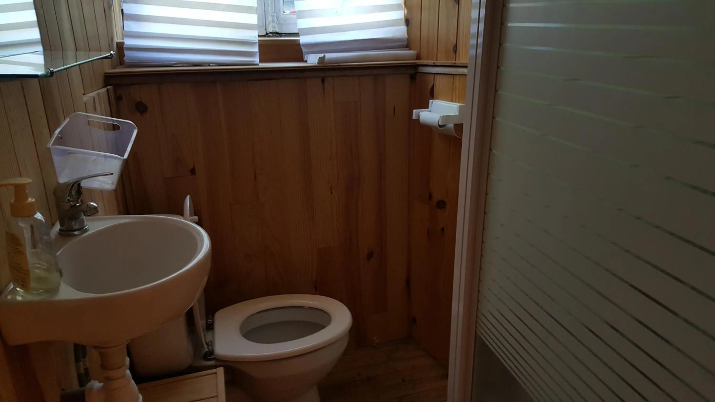 Shower in Relais des castors