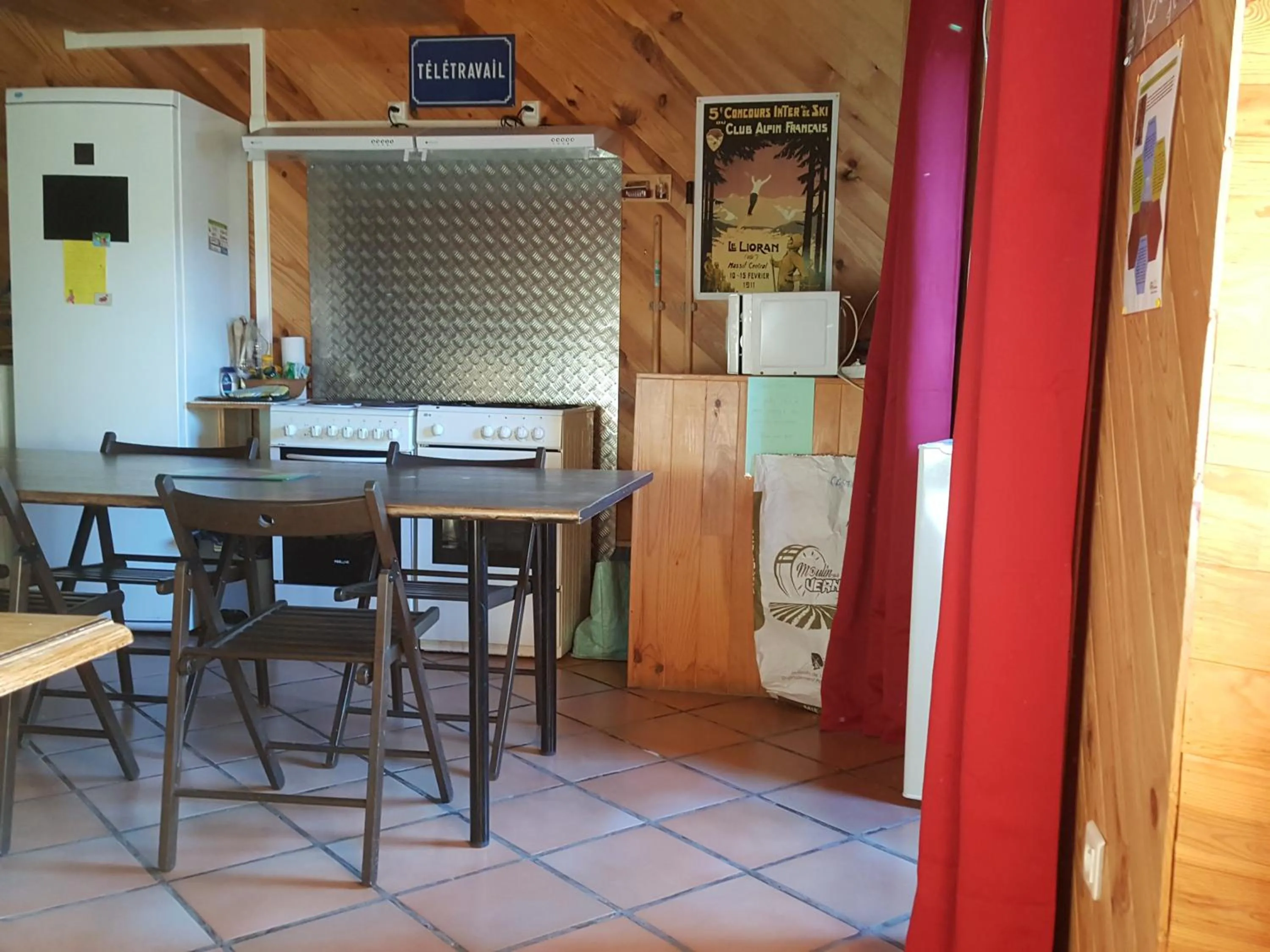 Communal kitchen in Relais des castors