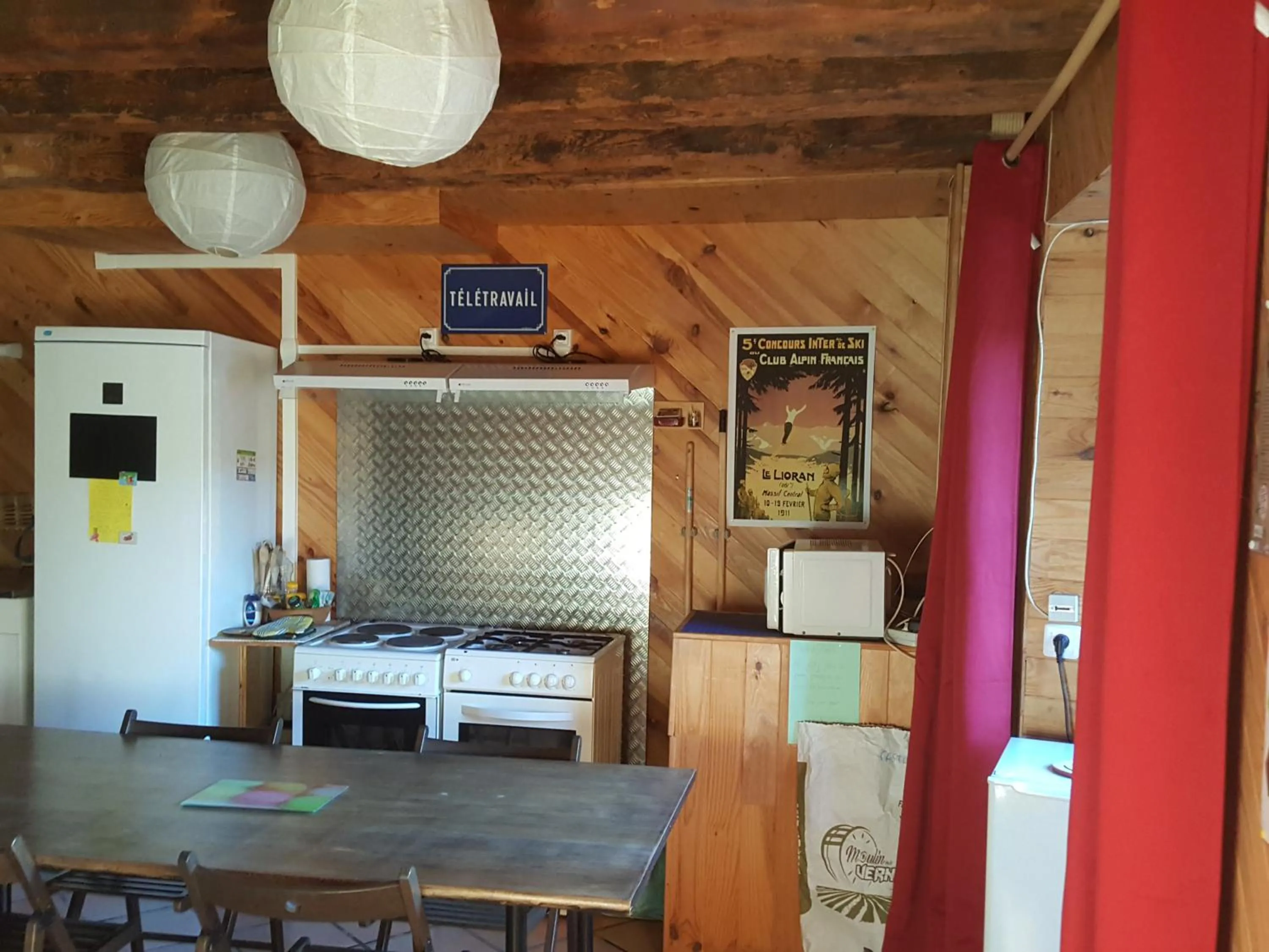 Communal kitchen in Relais des castors