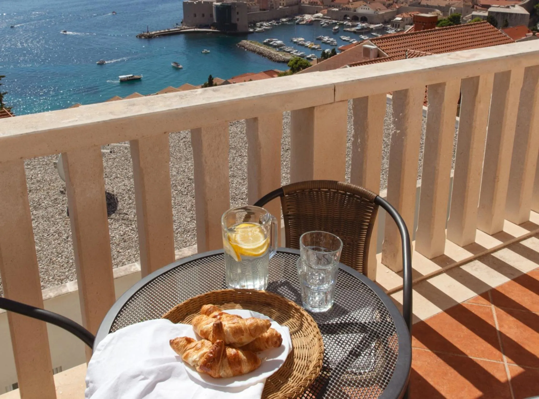 Dining area in Apartments Bonavista