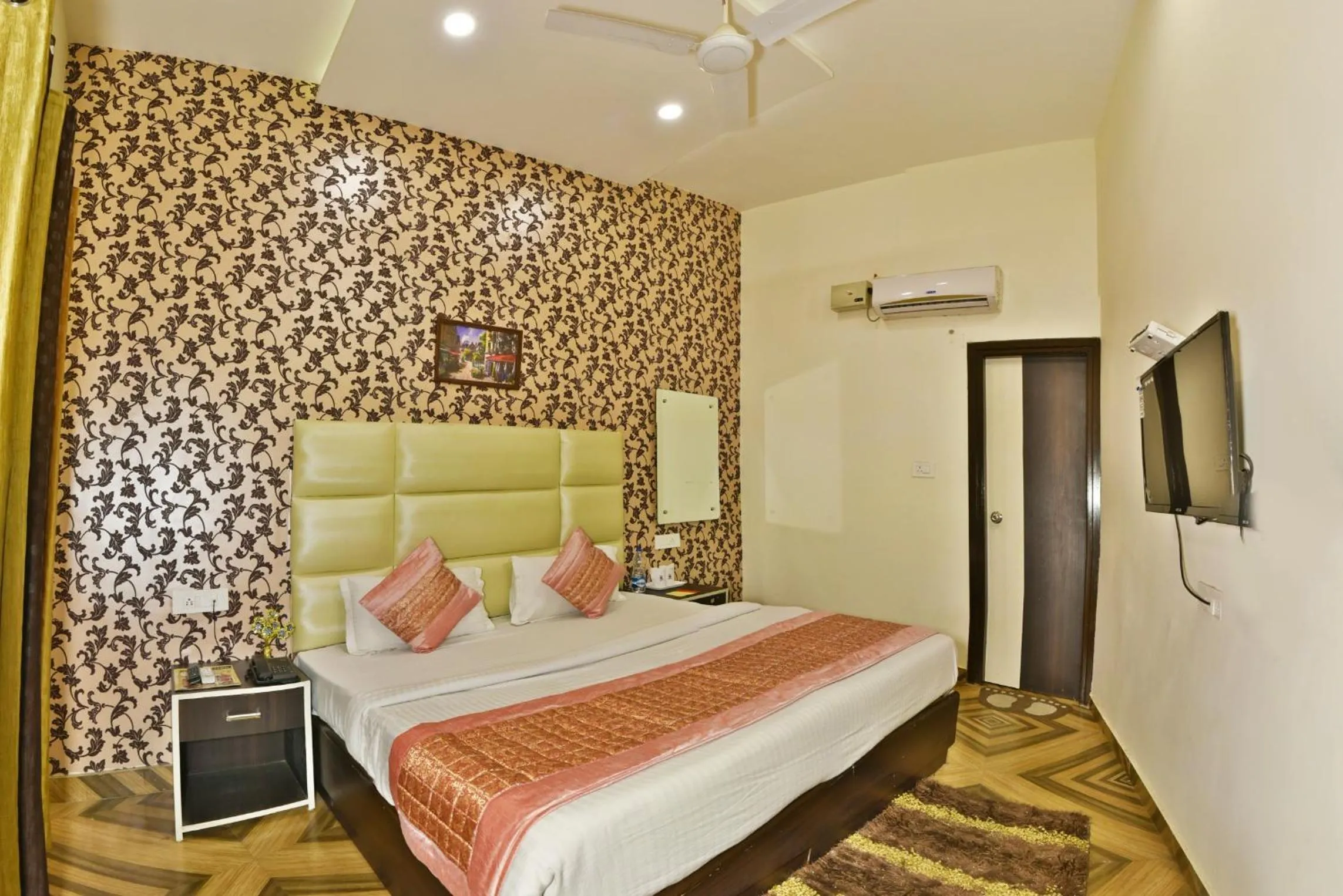 Bedroom, Bed in Hotel Amritsar Inn