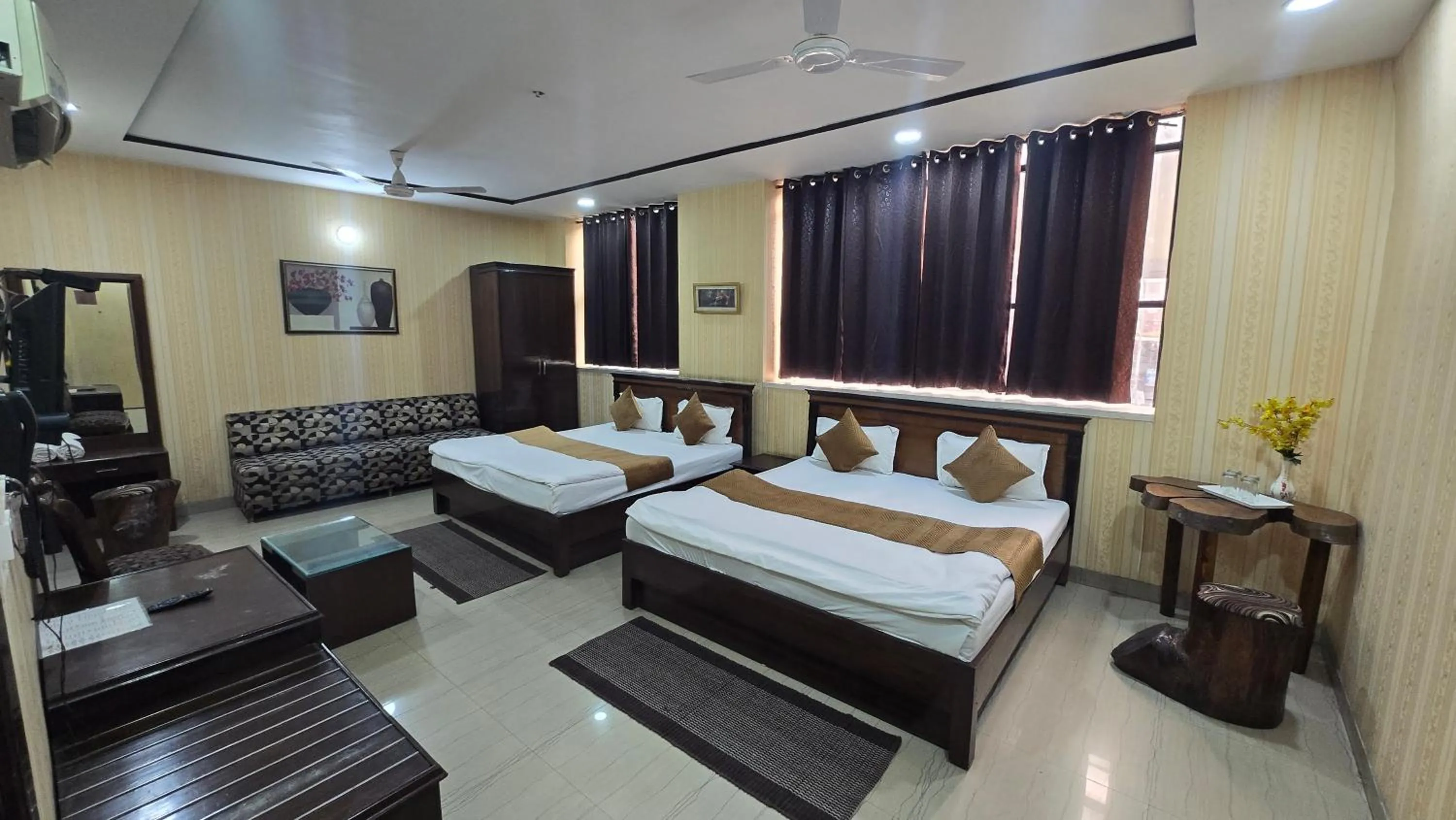 Bedroom, Bed in Hotel Amritsar Inn