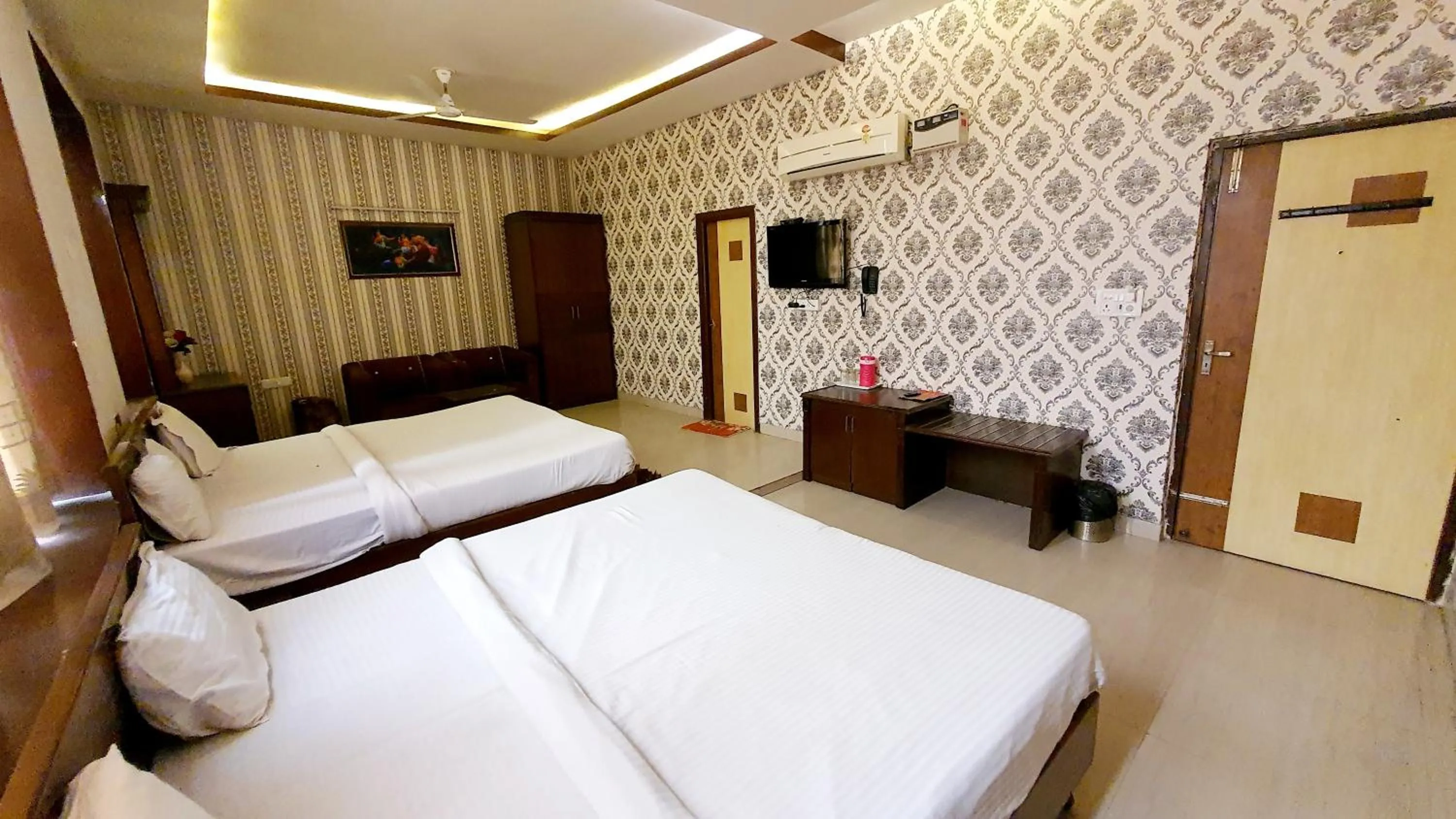 Bedroom, Bed in Hotel Amritsar Inn