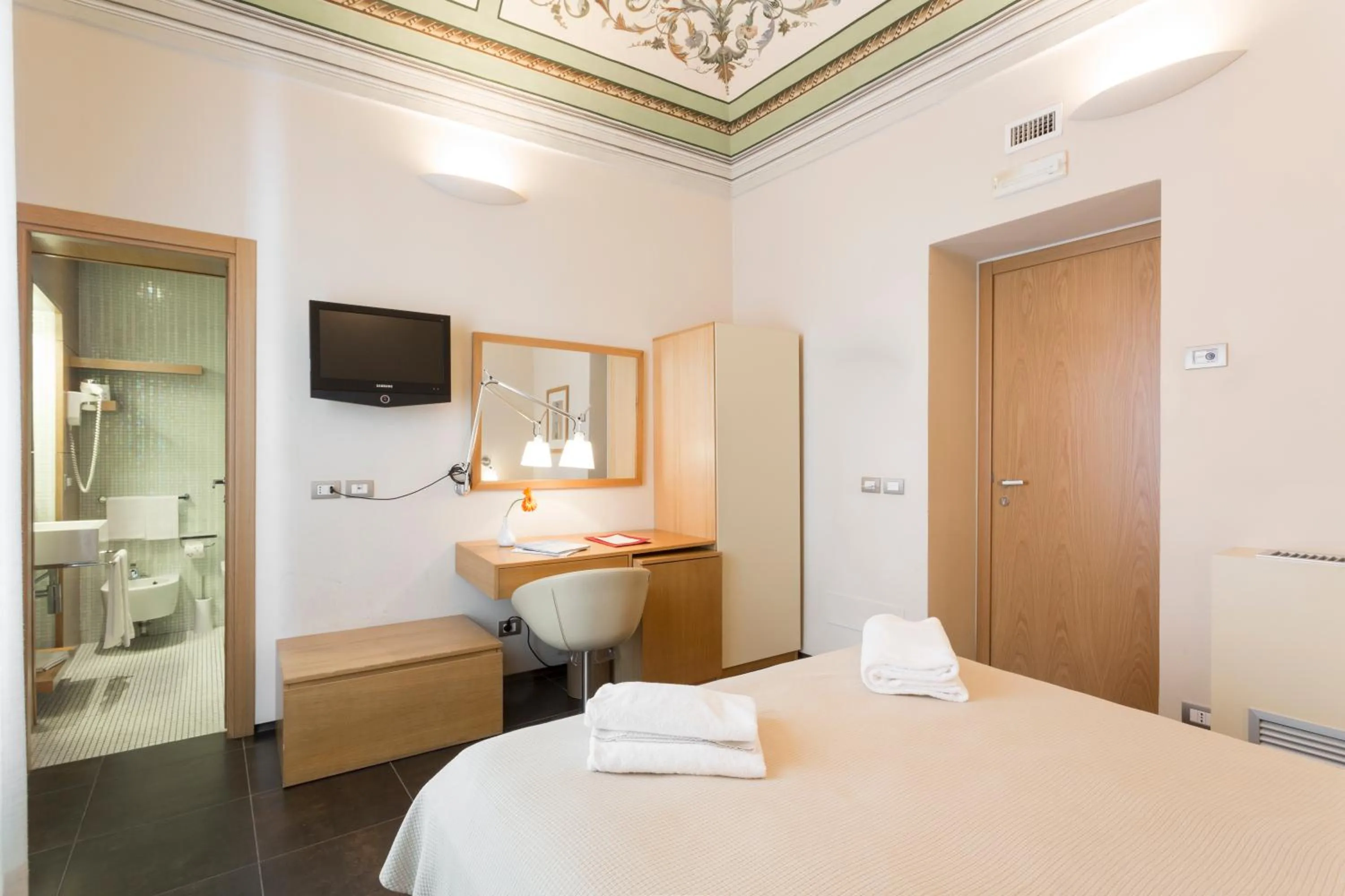 Photo of the whole room, Bed in Hotel Novecento