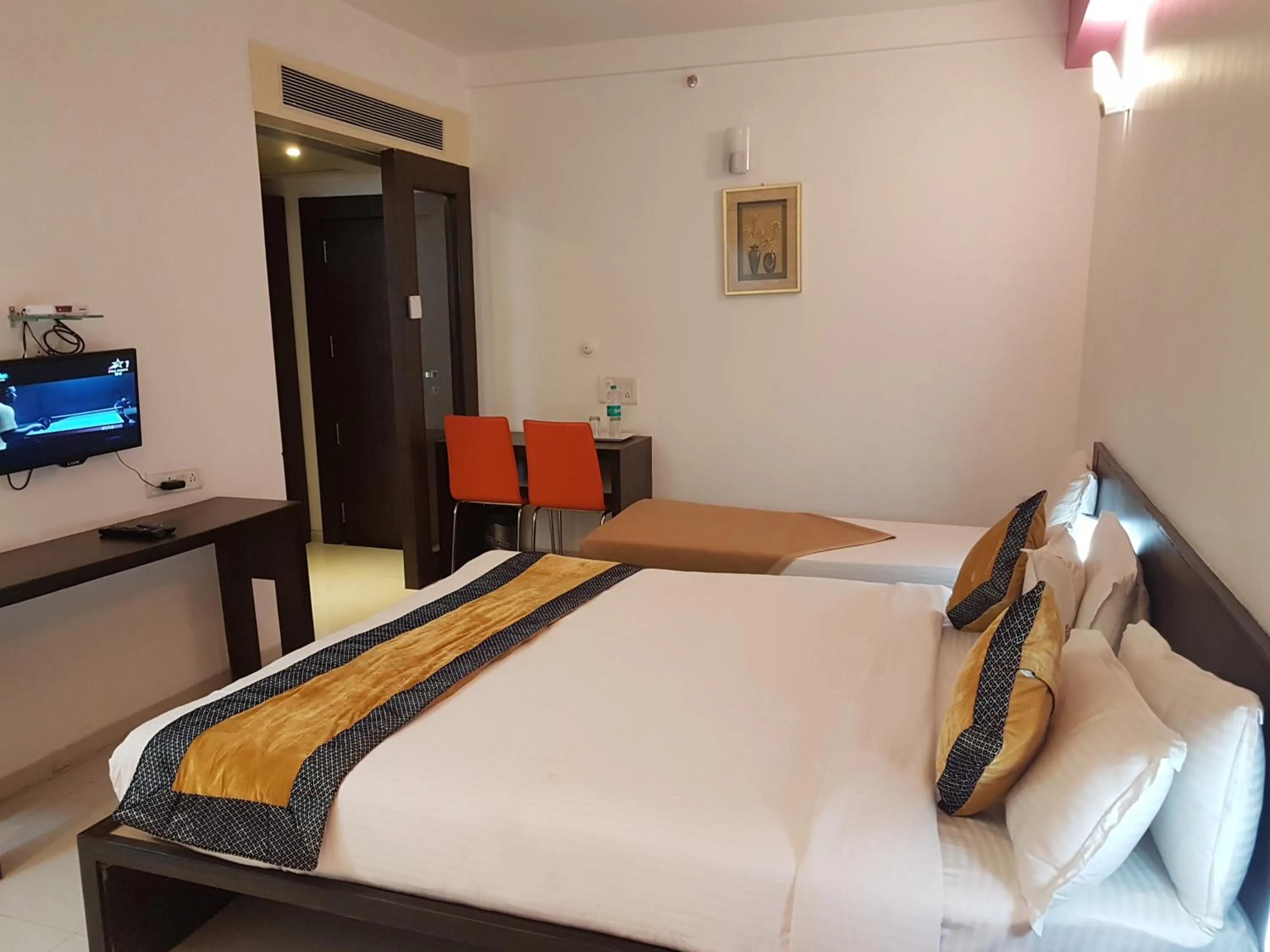 Bedroom, Bed in Hotel Golden View