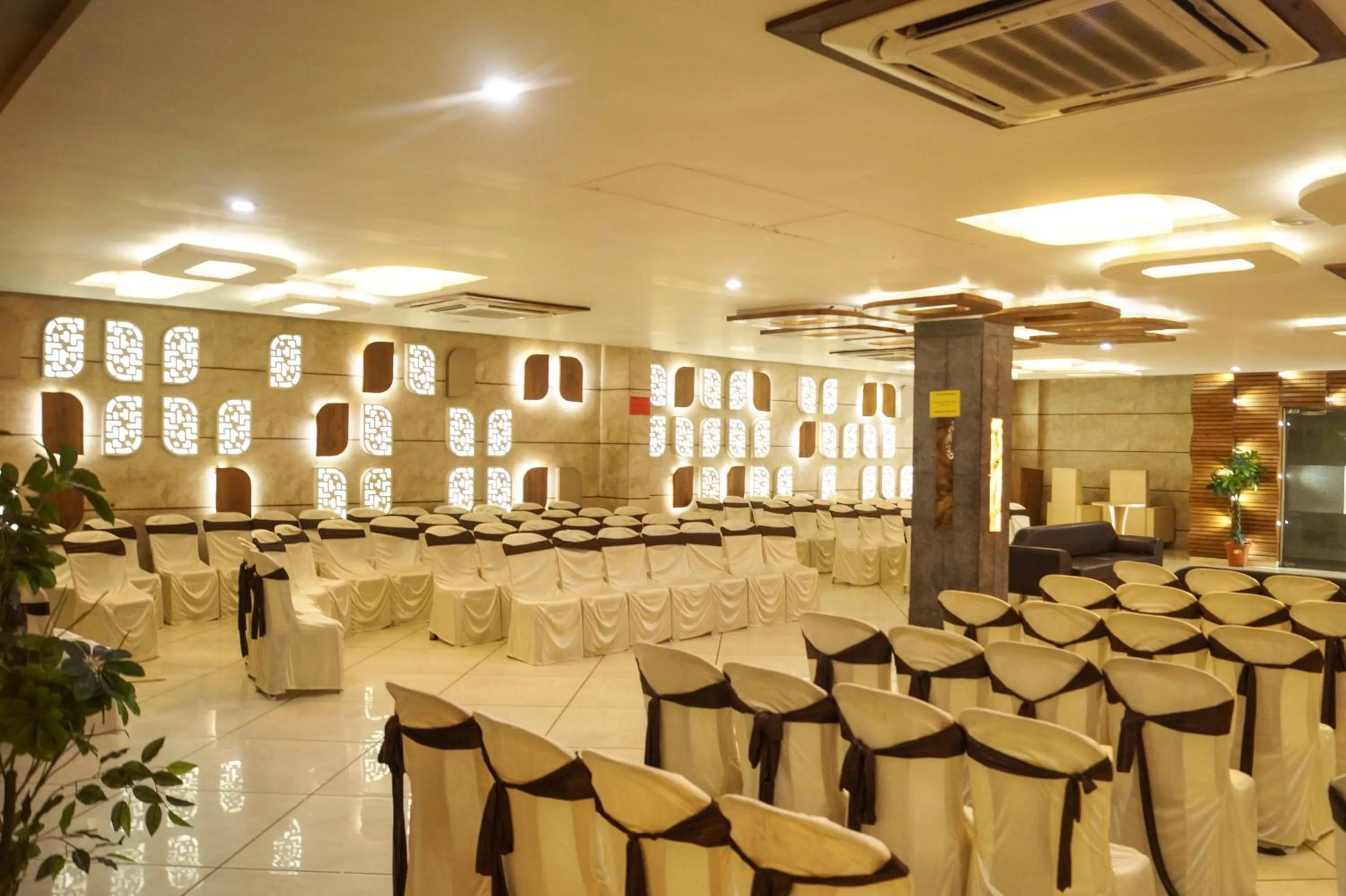 Business facilities in Hotel Darshan SP Ring Road