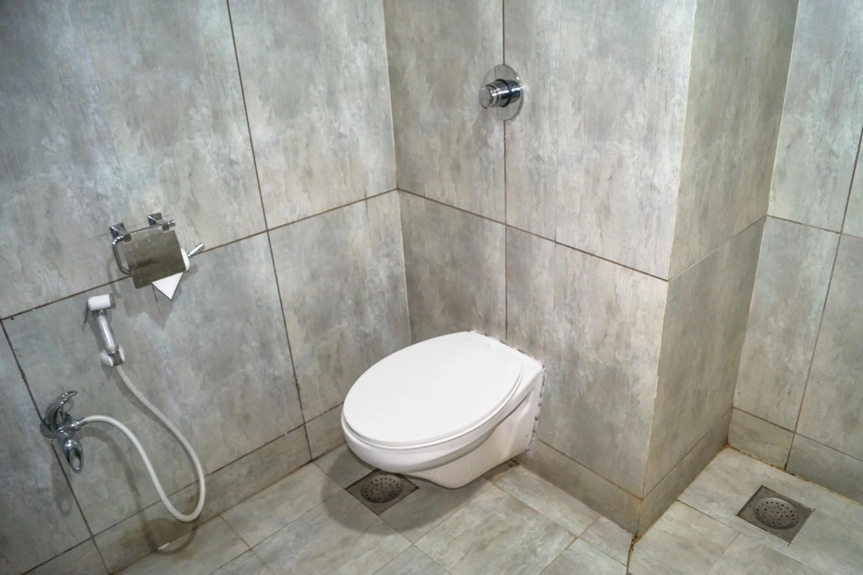 Toilet in Hotel Darshan SP Ring Road