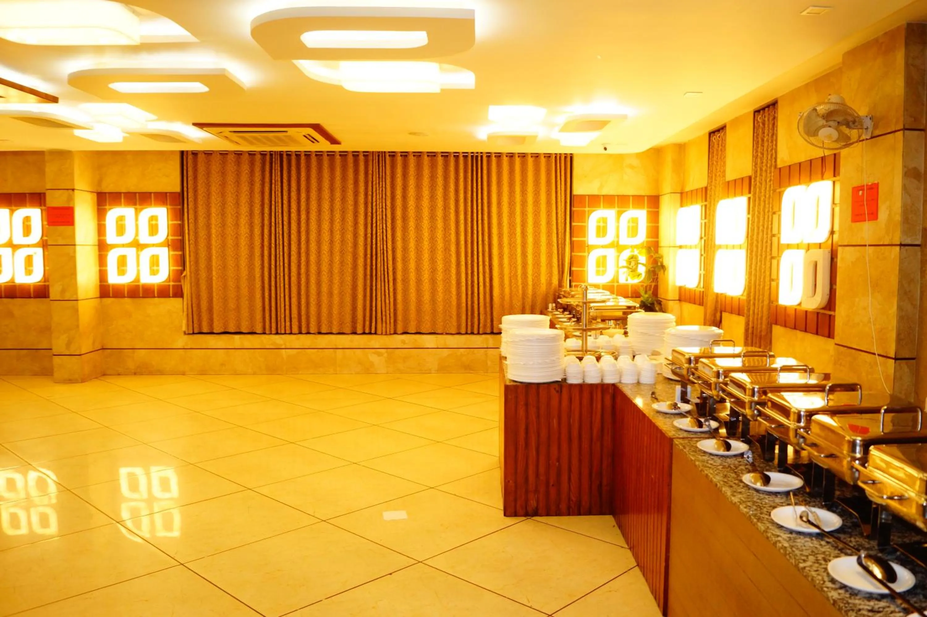 Restaurant/places to eat in Hotel Darshan SP Ring Road