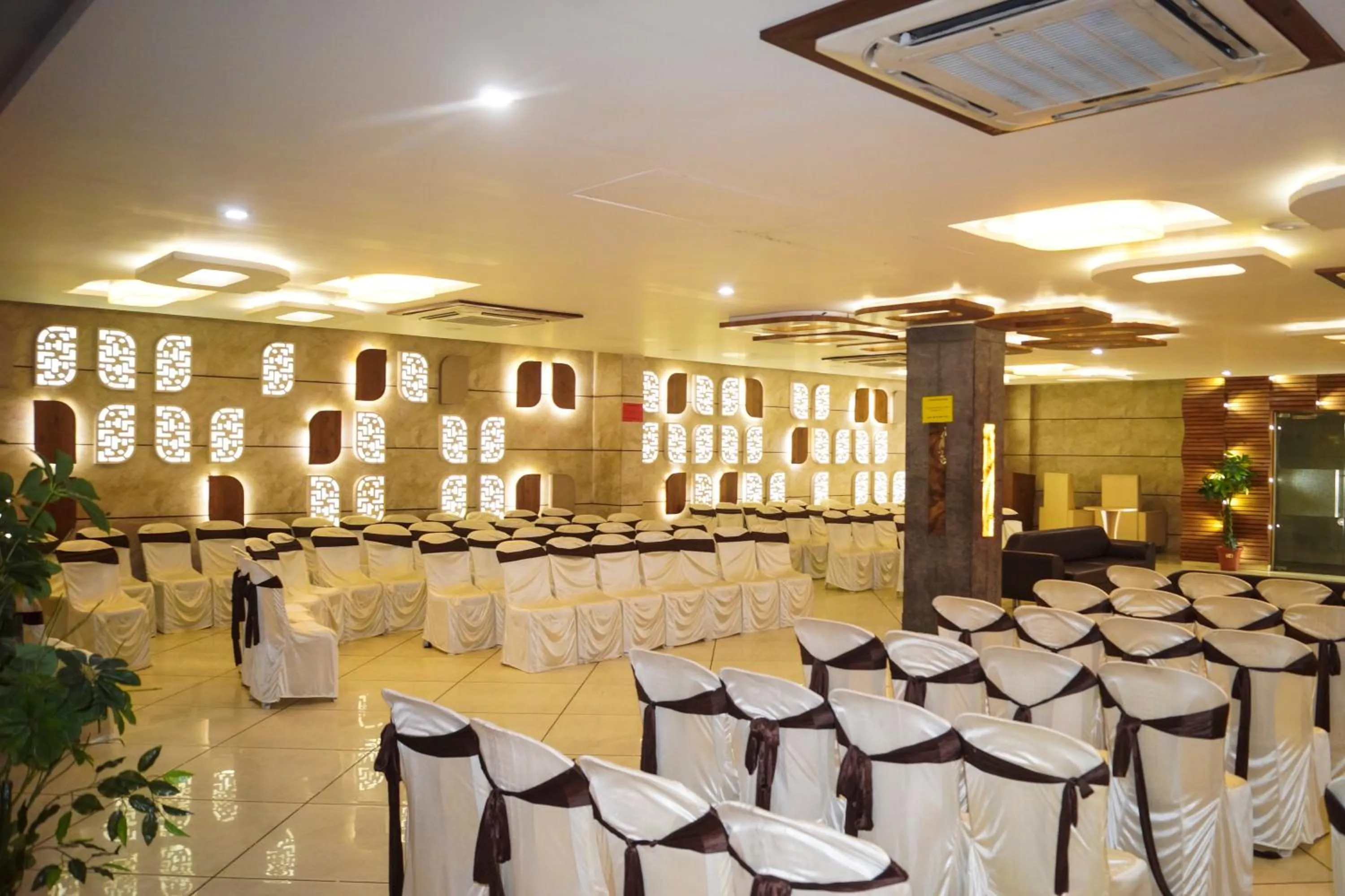 Business facilities in Hotel Darshan SP Ring Road