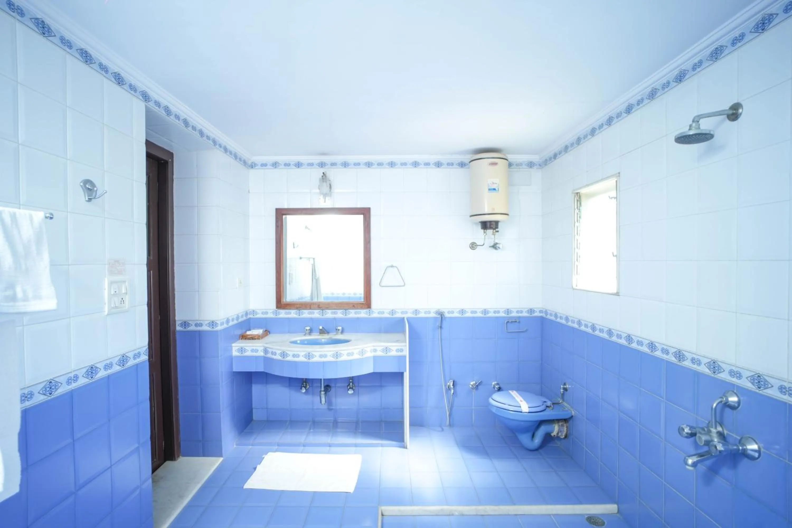 Bathroom in Nilambag Palace Hotel