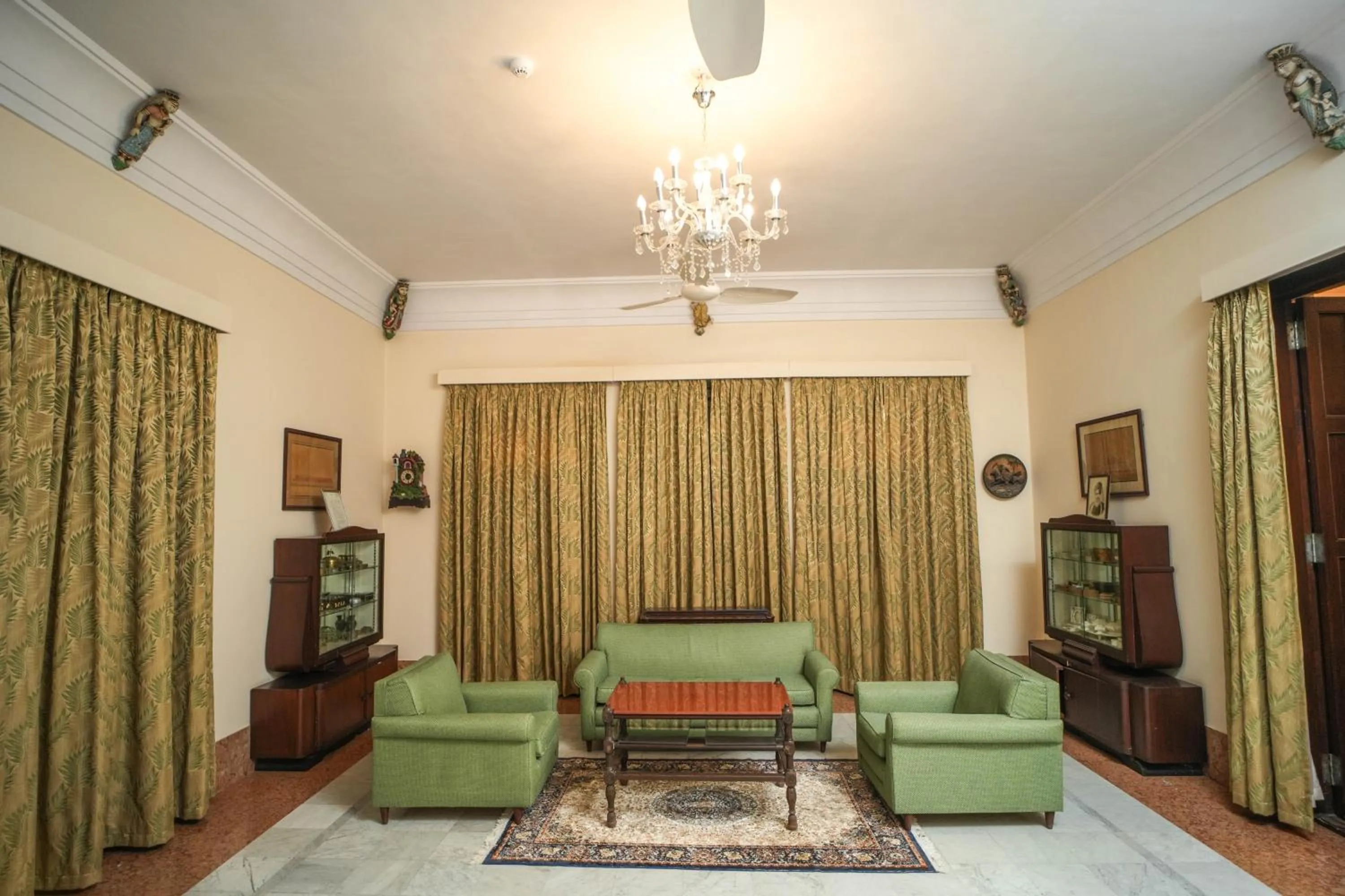 TV and multimedia in Nilambag Palace Hotel