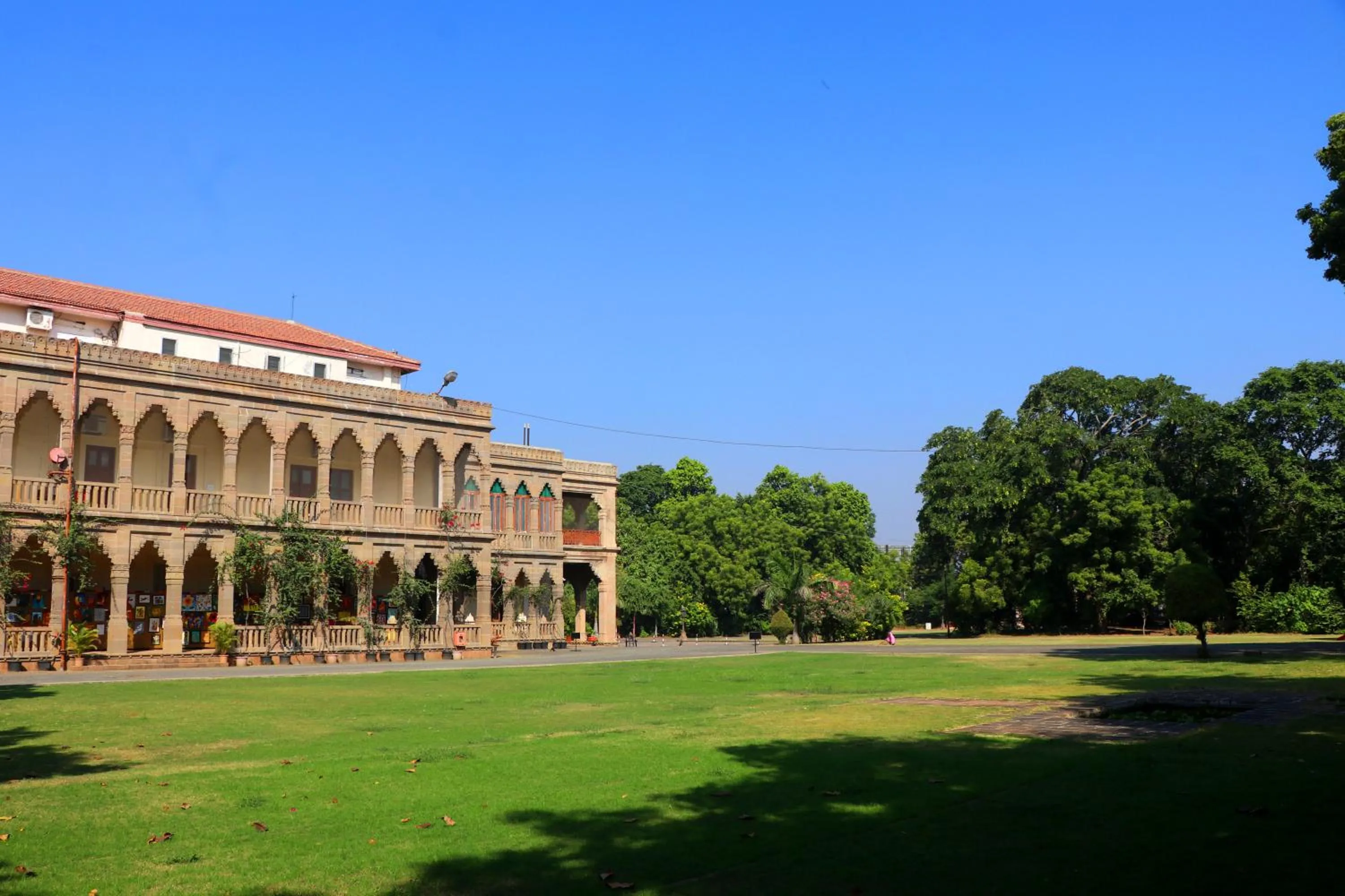 Spring in Nilambag Palace Hotel