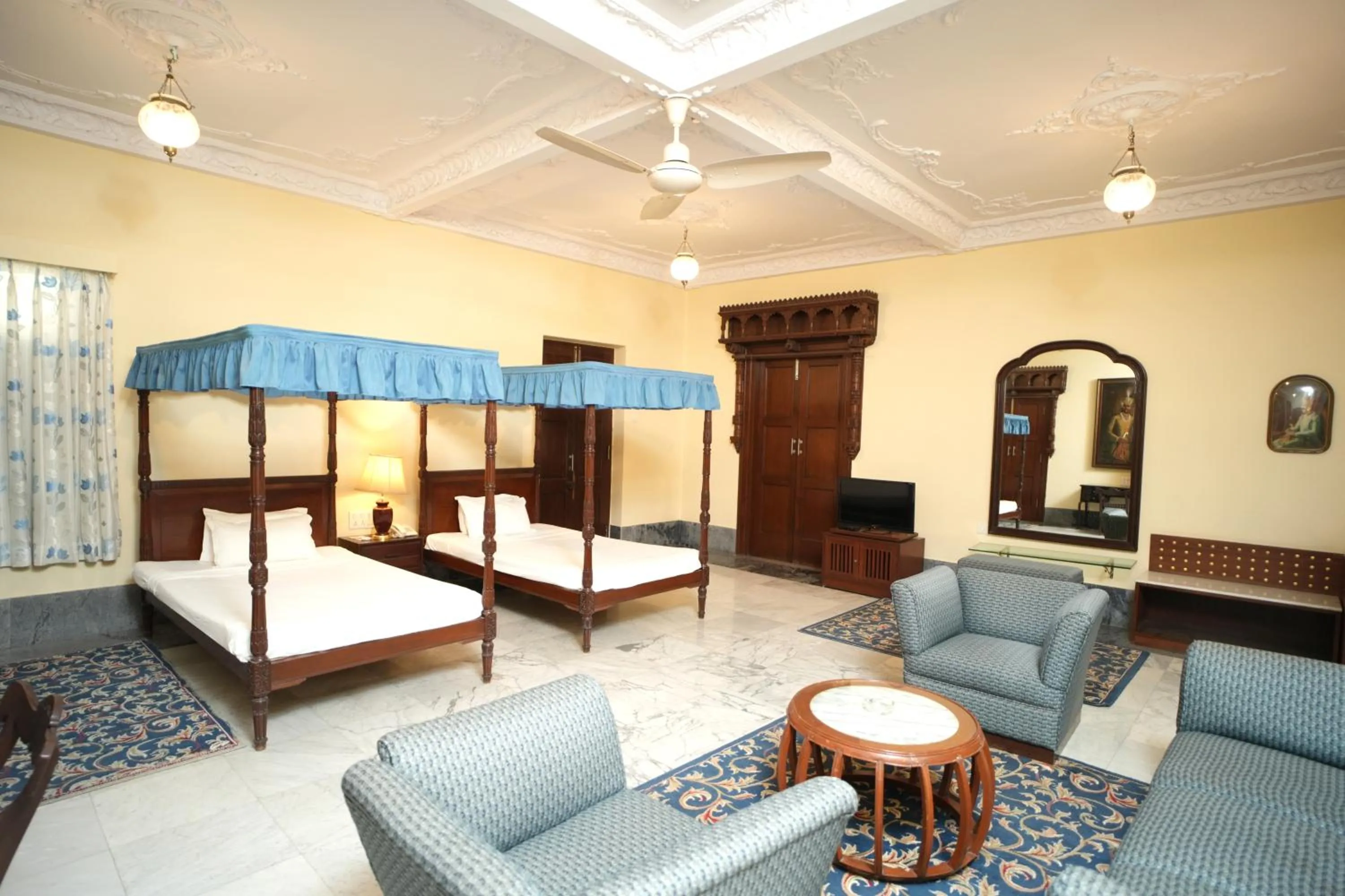 Bed in Nilambag Palace Hotel