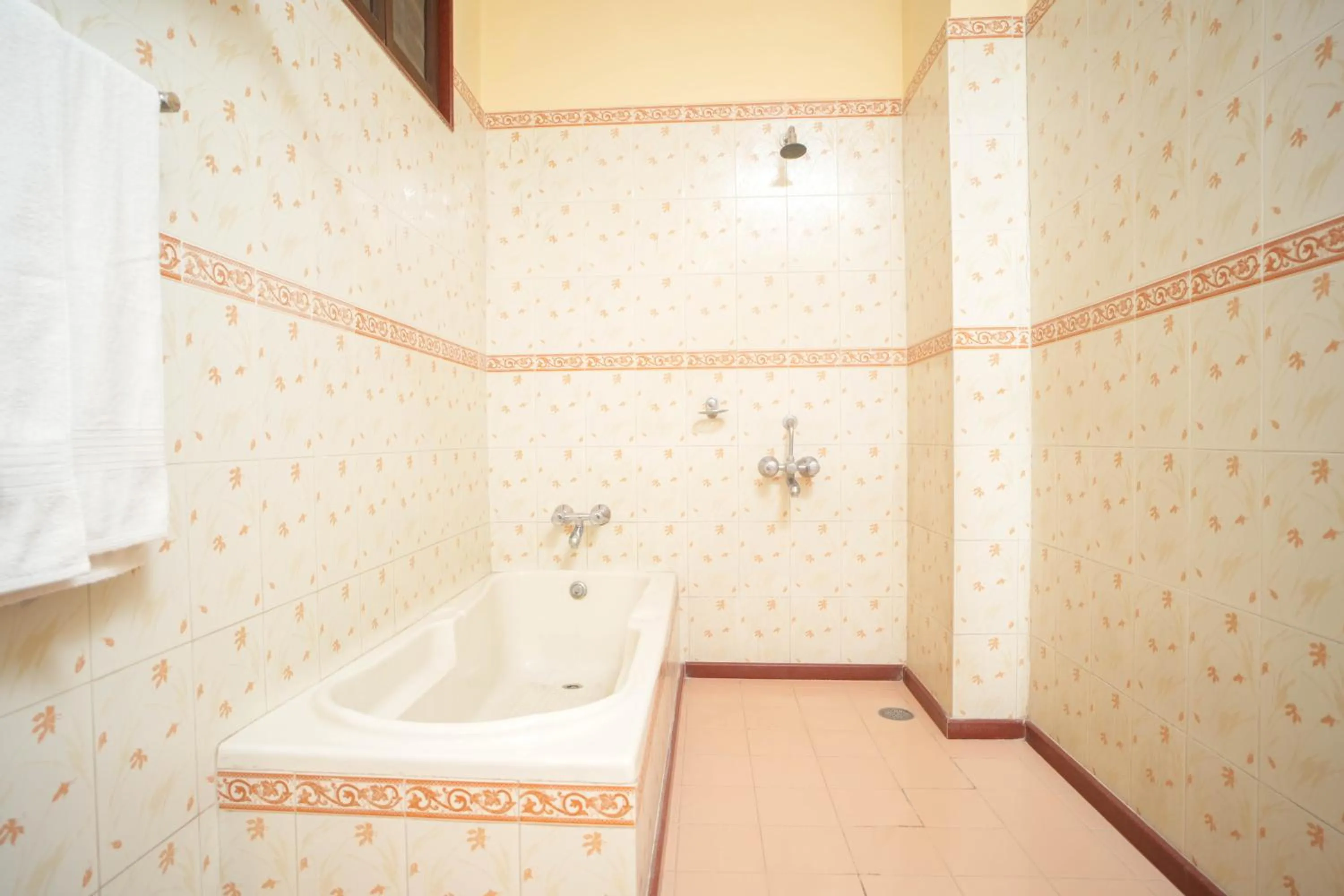 Bathroom in Nilambag Palace Hotel