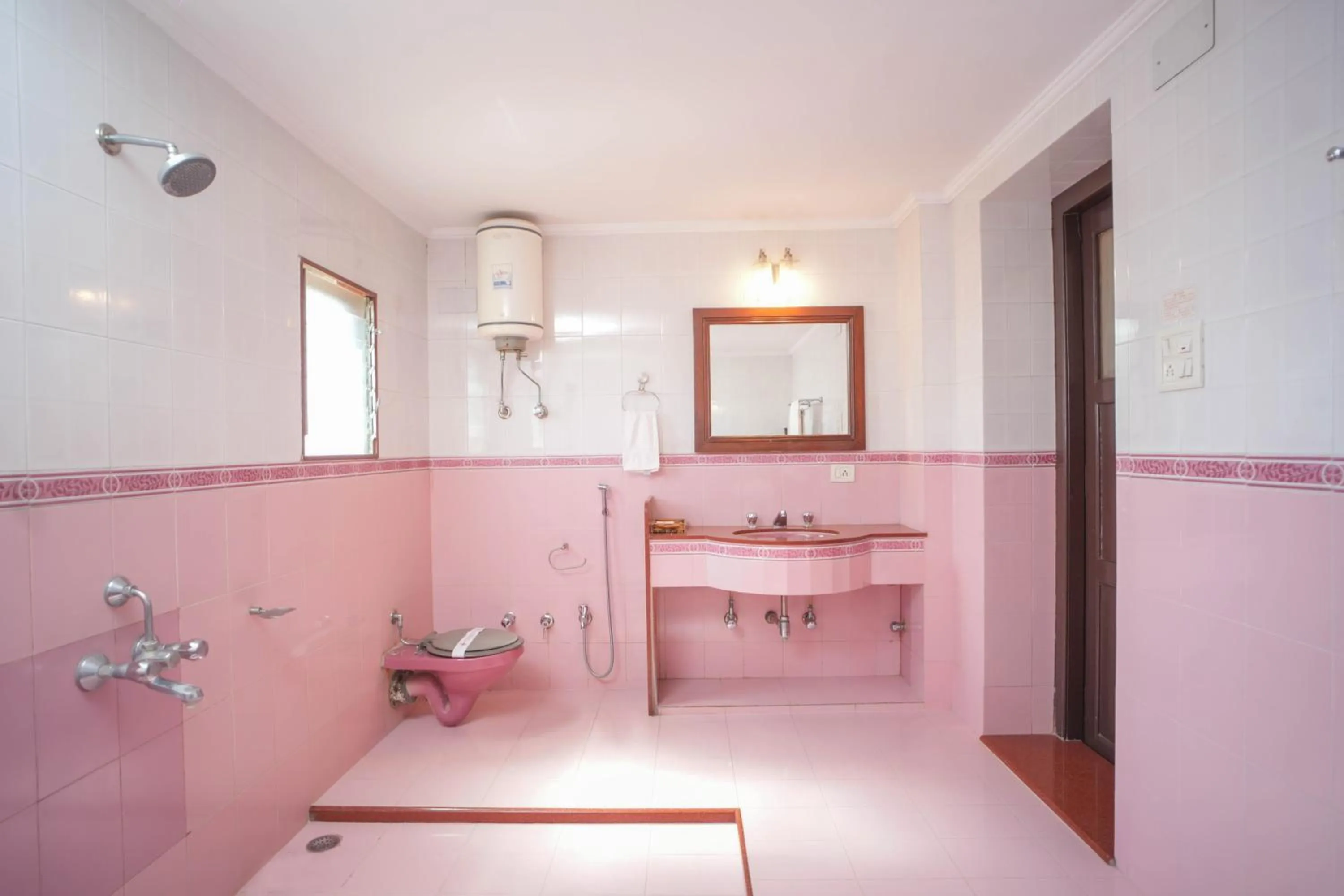 Bathroom in Nilambag Palace Hotel