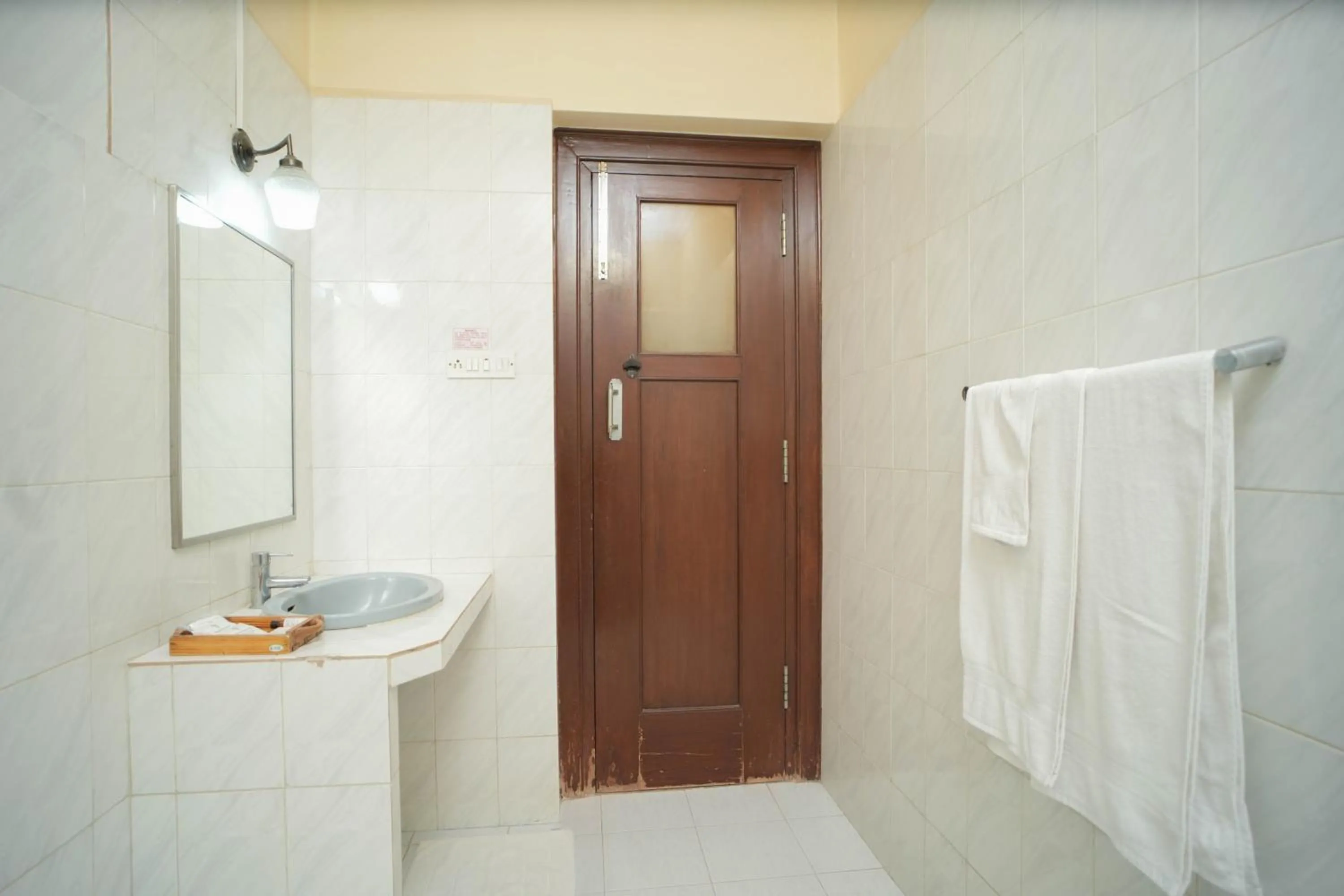 Shower in Nilambag Palace Hotel