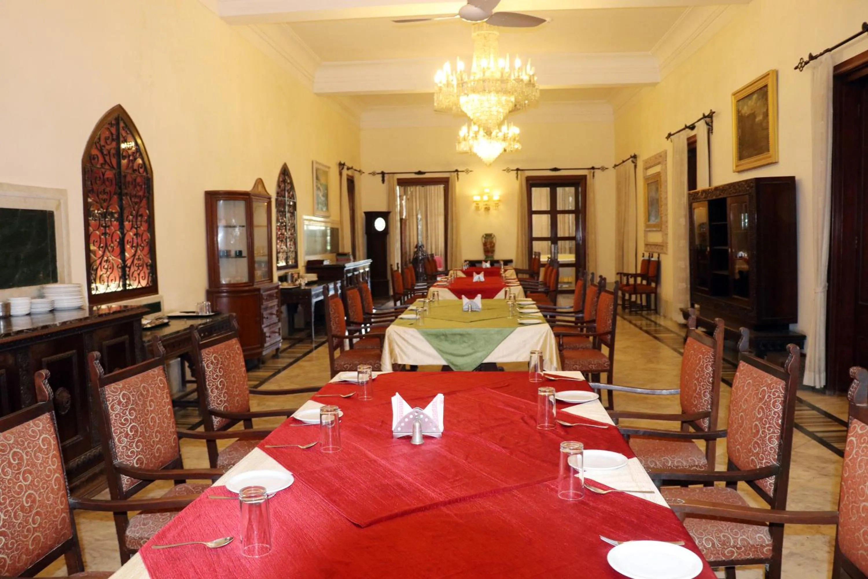 Restaurant/places to eat in Nilambag Palace Hotel