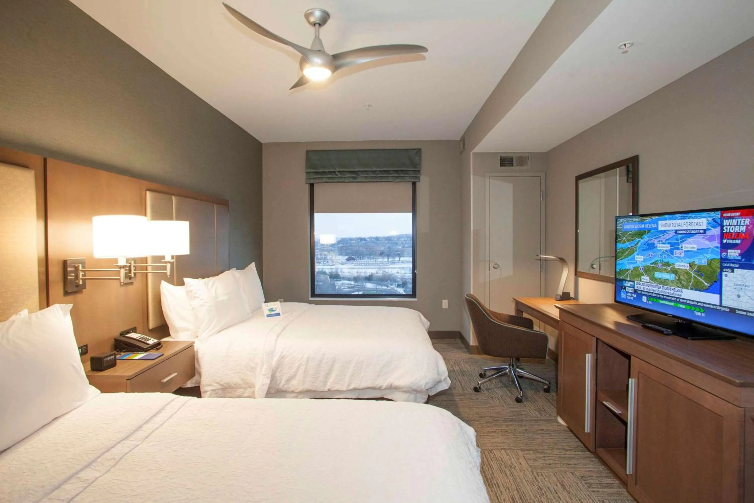 Bed in Hampton Inn & Suites St. Paul Downtown