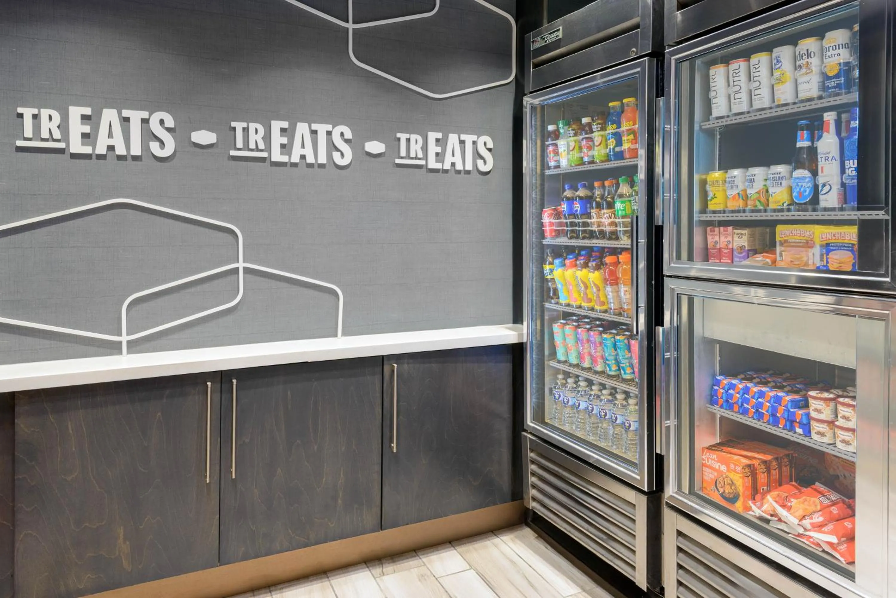 Food and drinks in Hampton Inn & Suites Tampa Airport Avion Park Westshore