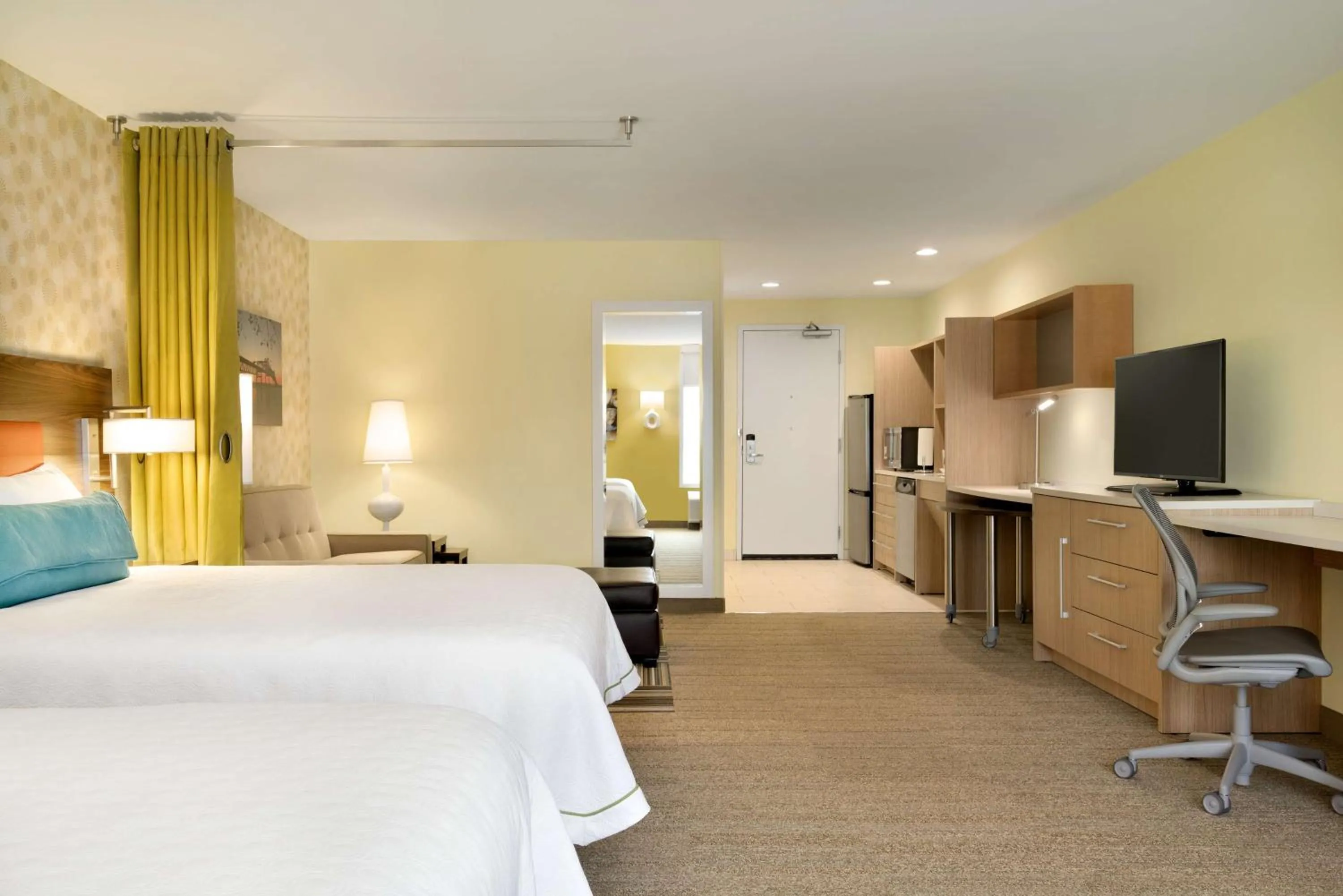 Bedroom, Bed in Home2 Suites By Hilton Baton Rouge