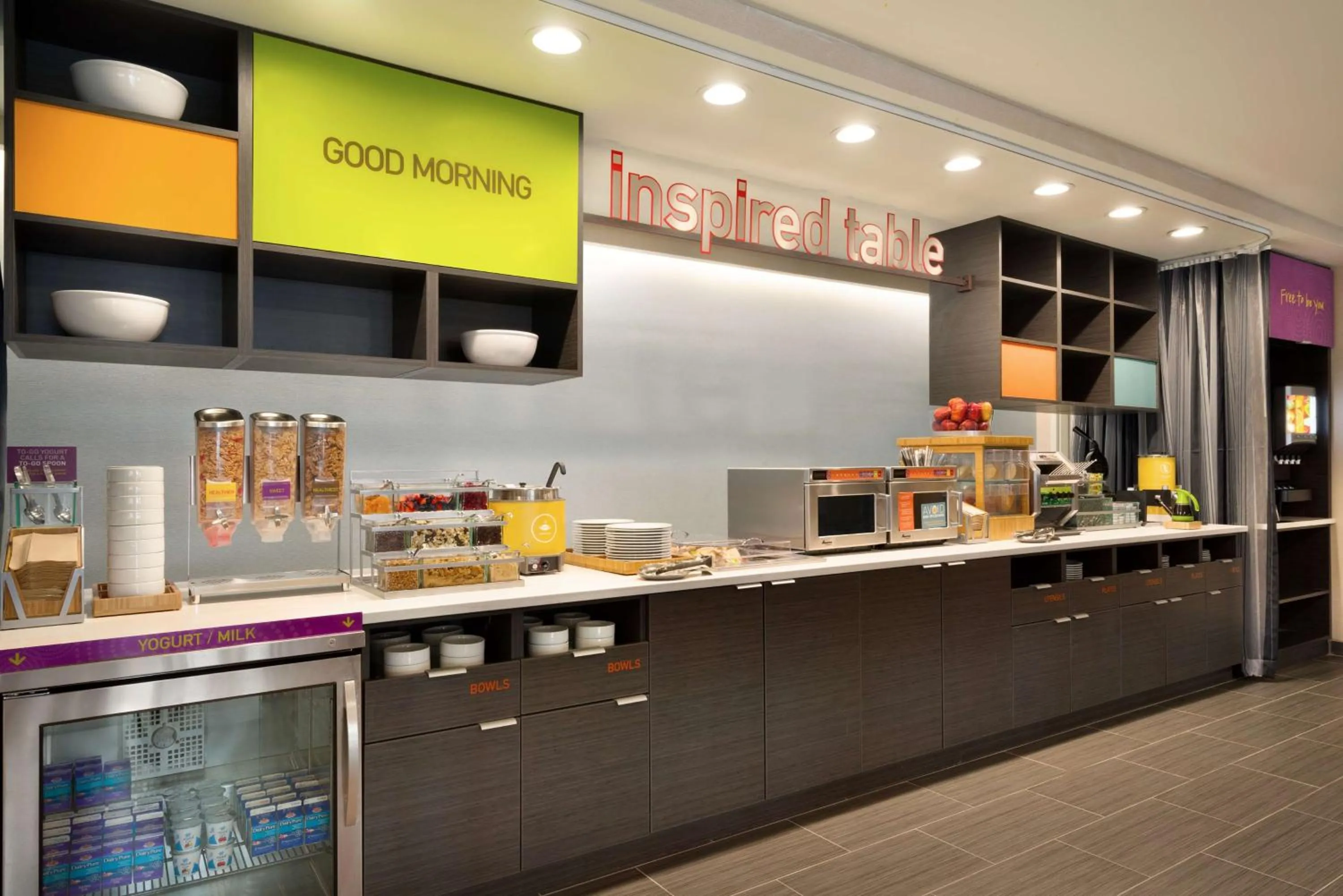 Dining area in Home2 Suites By Hilton Baton Rouge