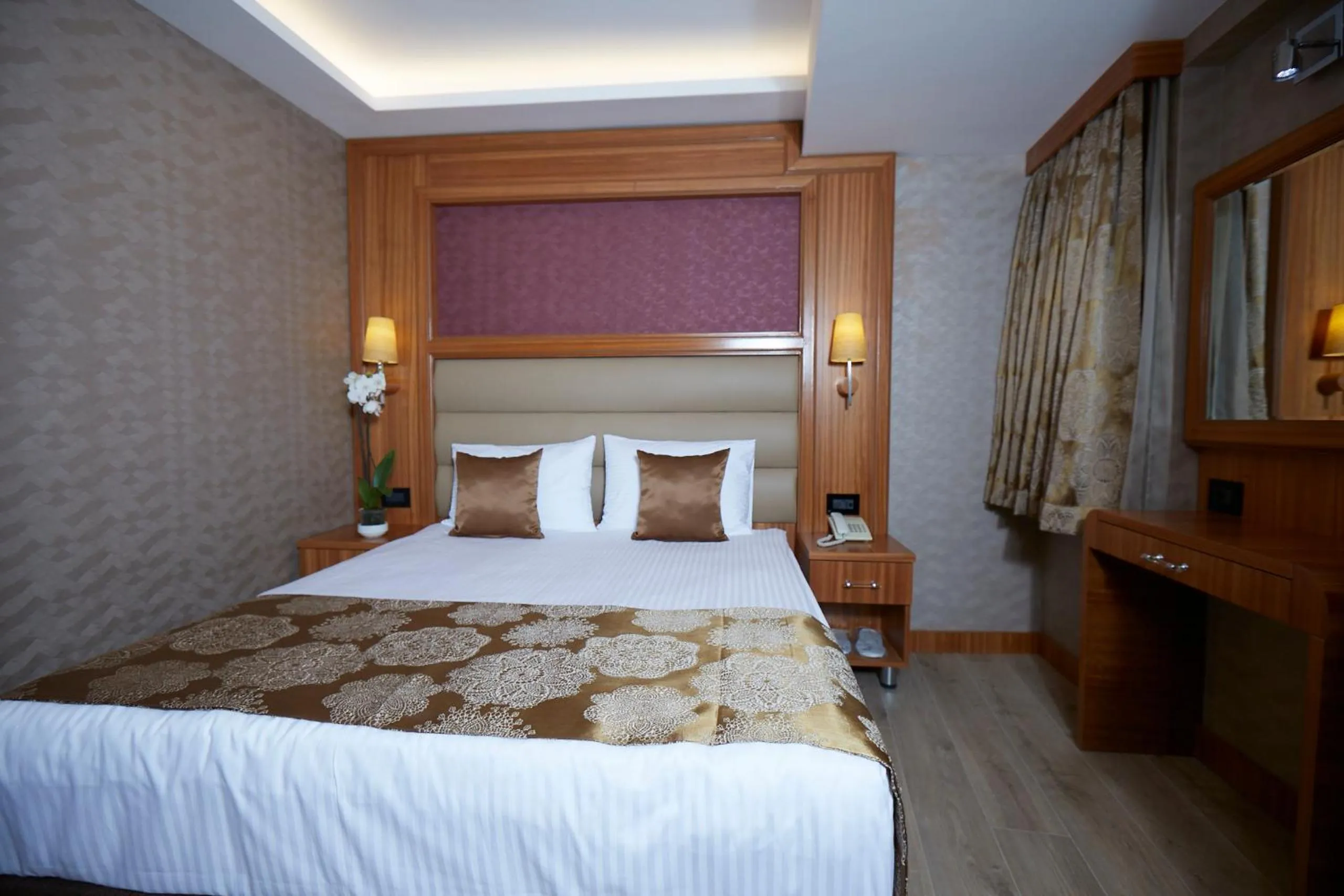 Shower, Bed in Ilkbal Deluxe Hotel &Spa Istanbul