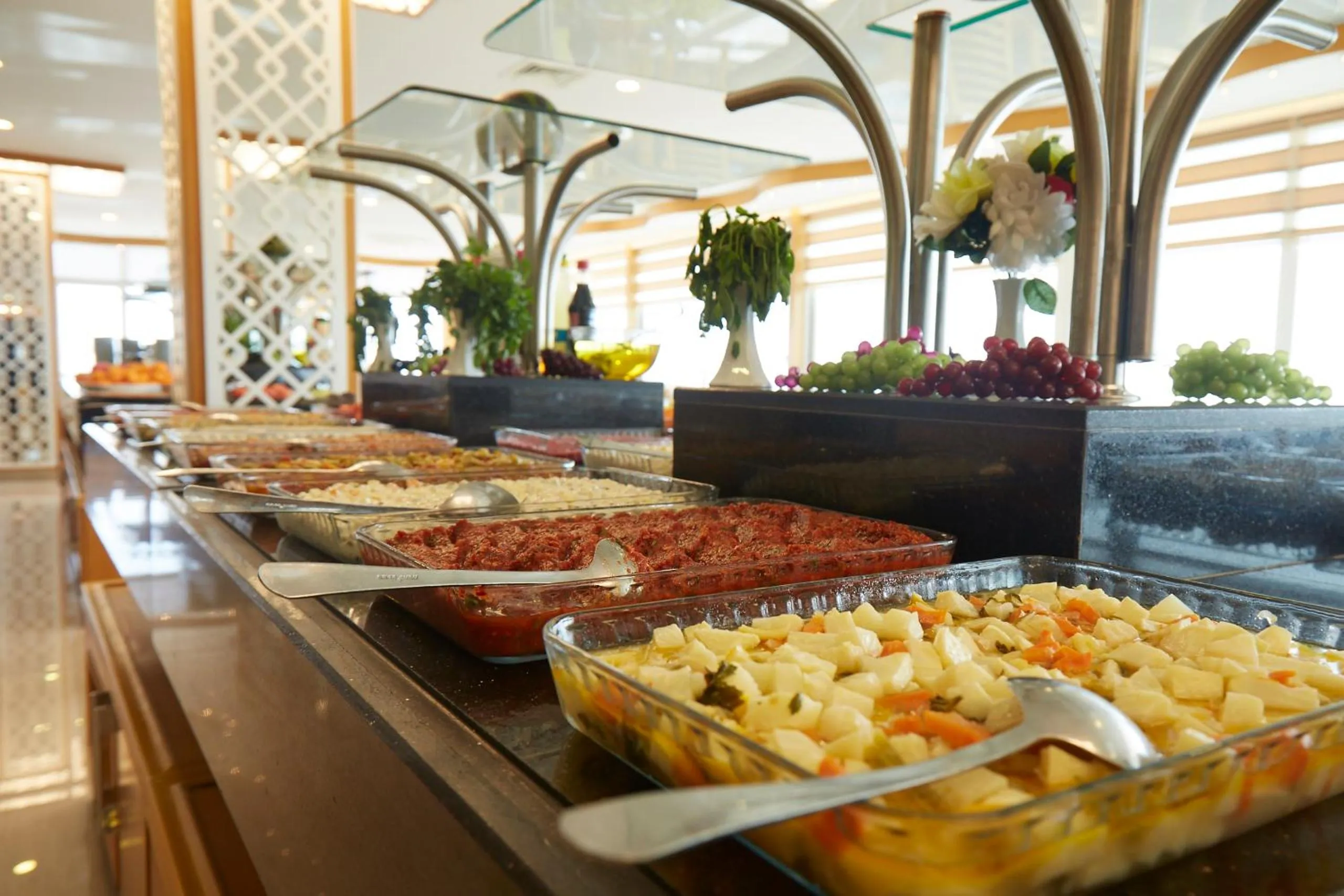 Restaurant/places to eat in Ilkbal Deluxe Hotel &Spa Istanbul