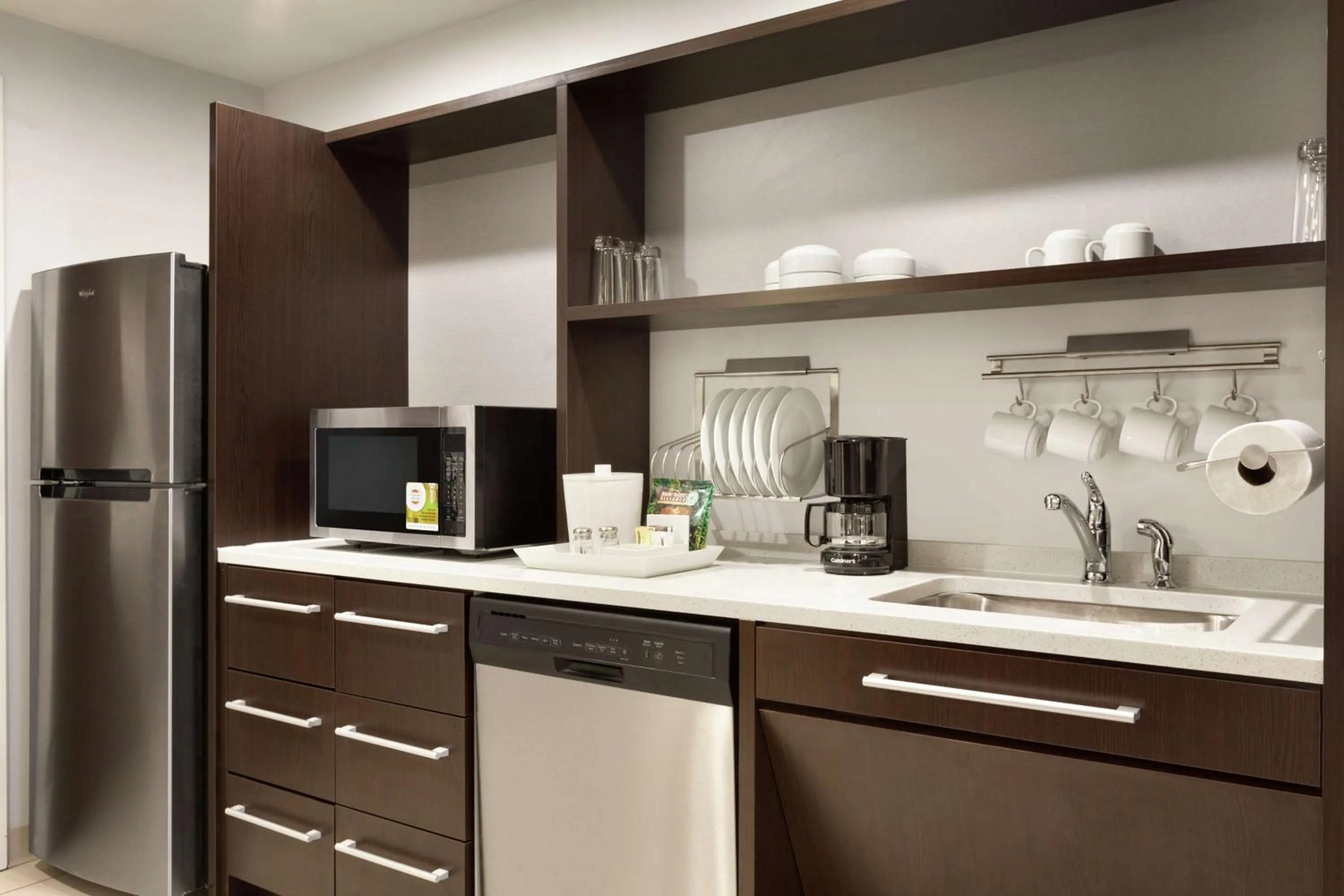 Kitchen or kitchenette in Home2 Suites By Hilton Macon I-75 North