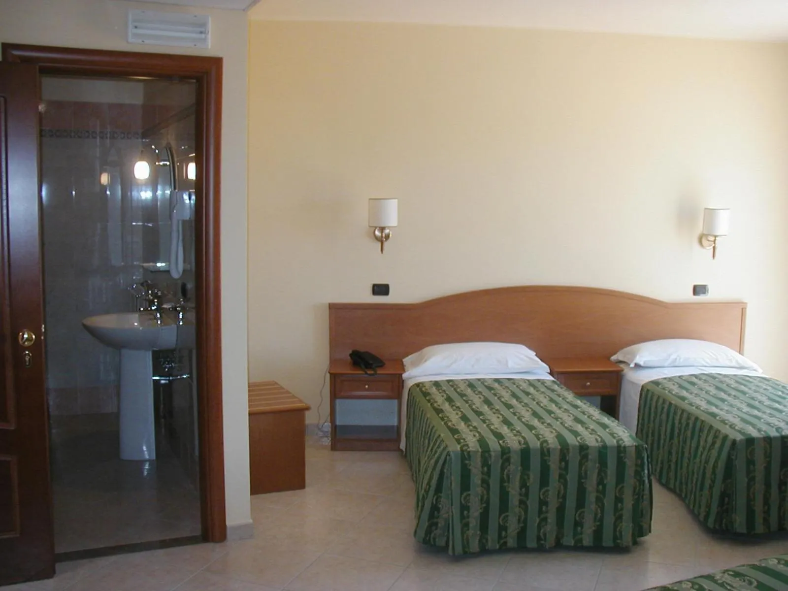 Bathroom, Bed in Hotel San Giorgio