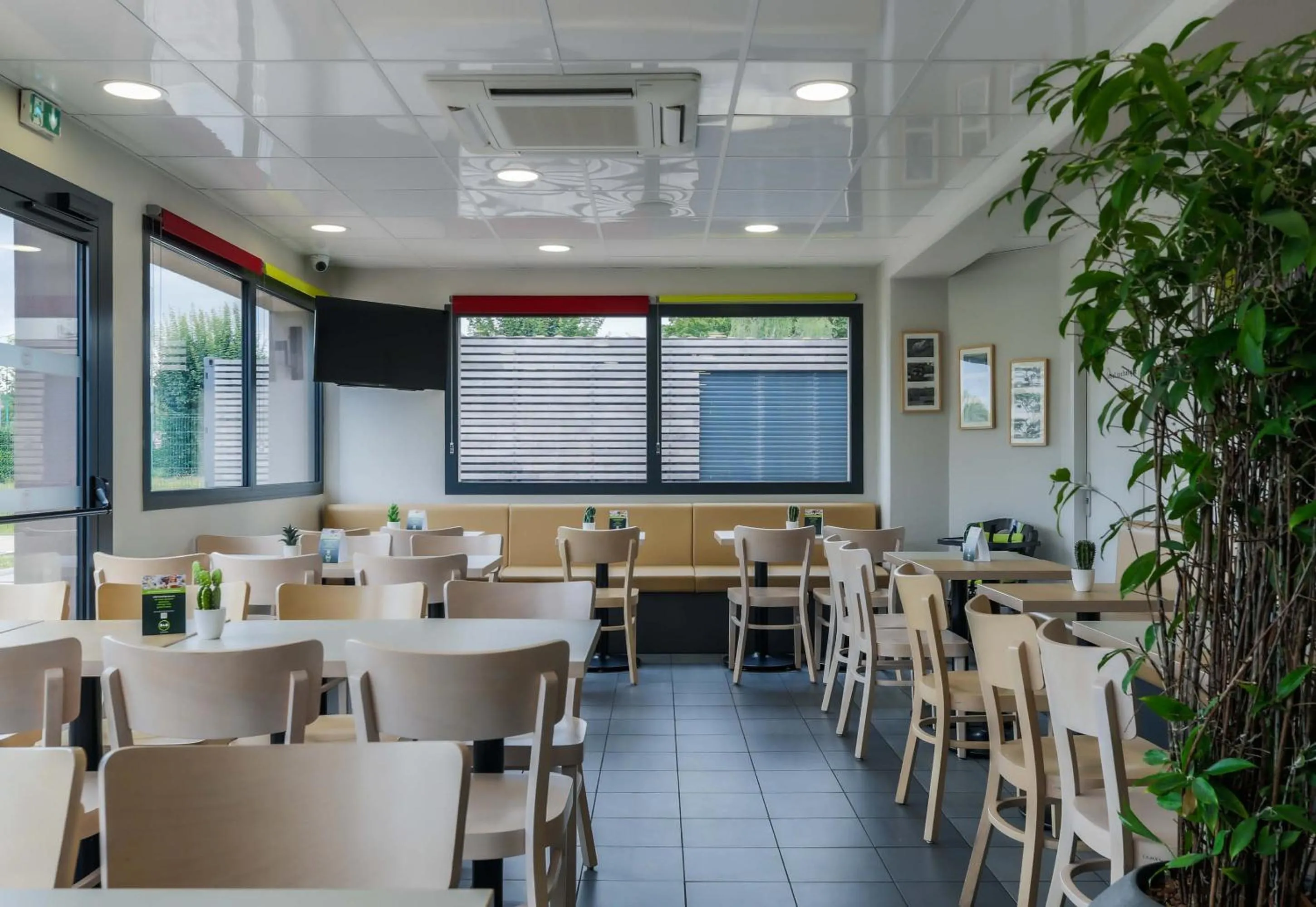 Restaurant/places to eat in B&B HOTEL Verdun