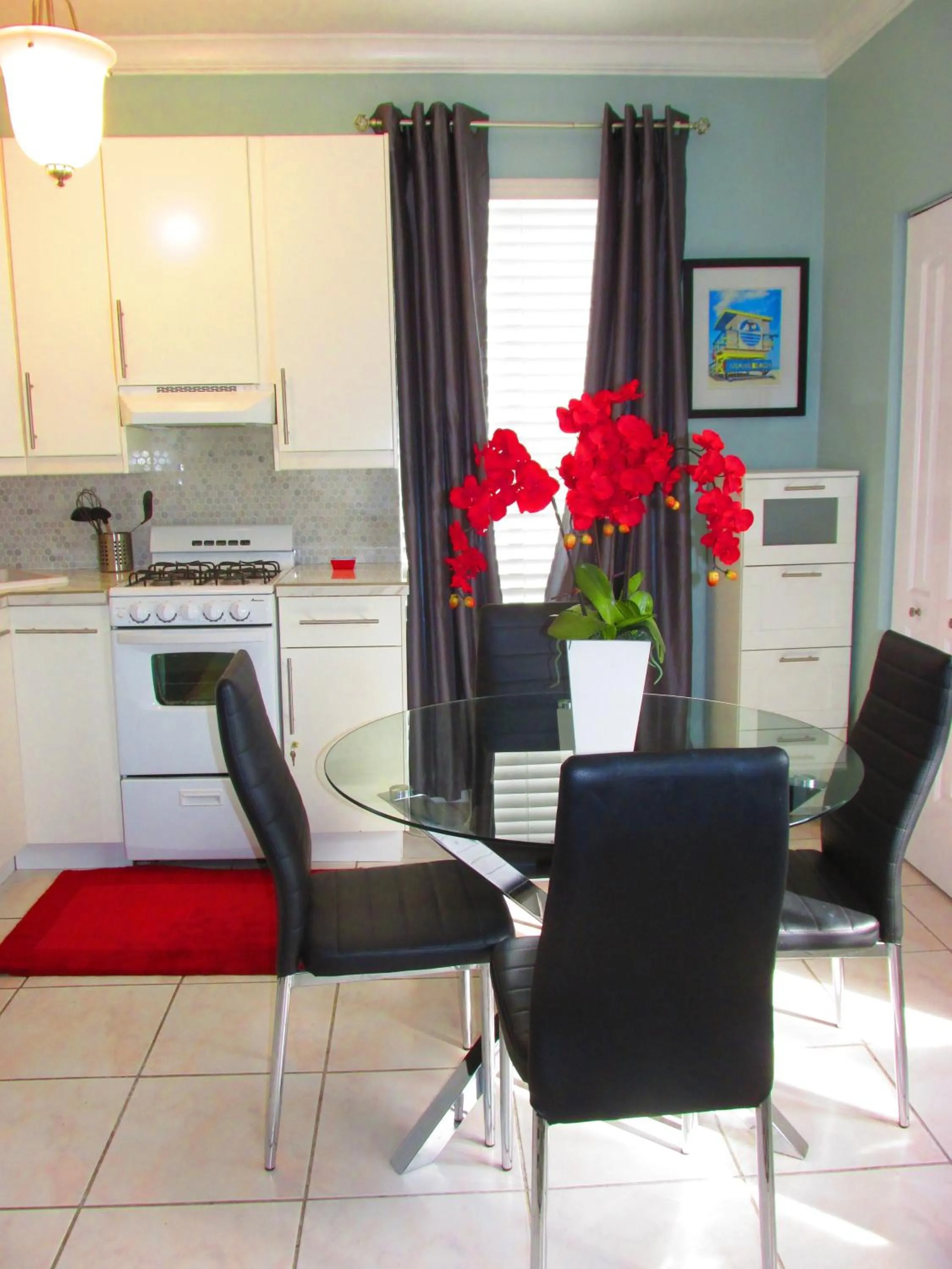 Dining area in Ocean Breeze