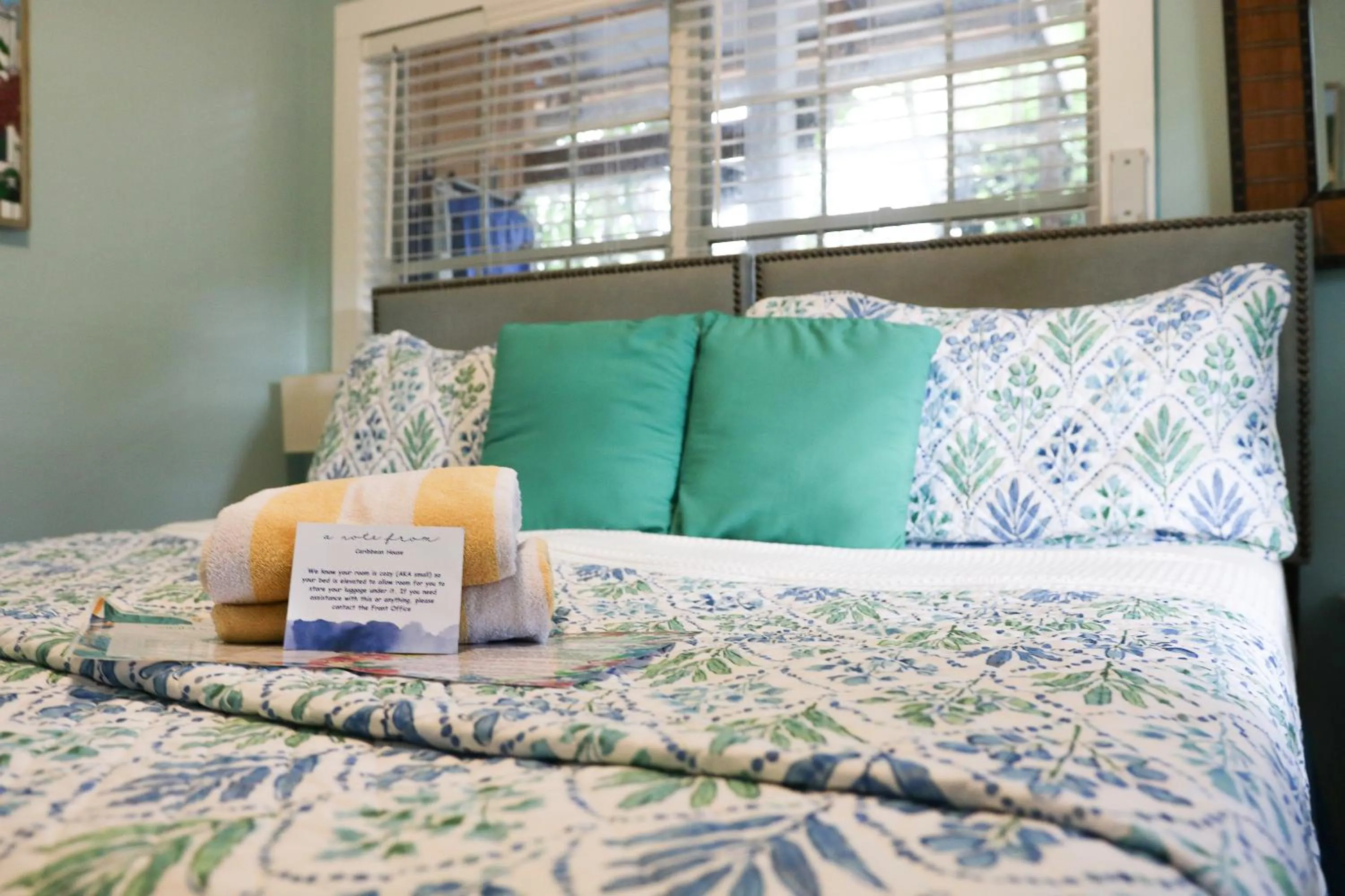 Bedroom, Bed in Caribbean House