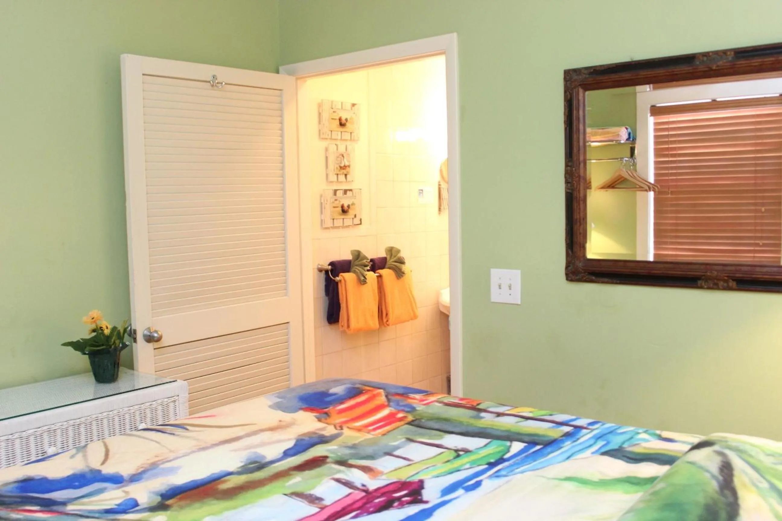 Photo of the whole room, Bed in Caribbean House