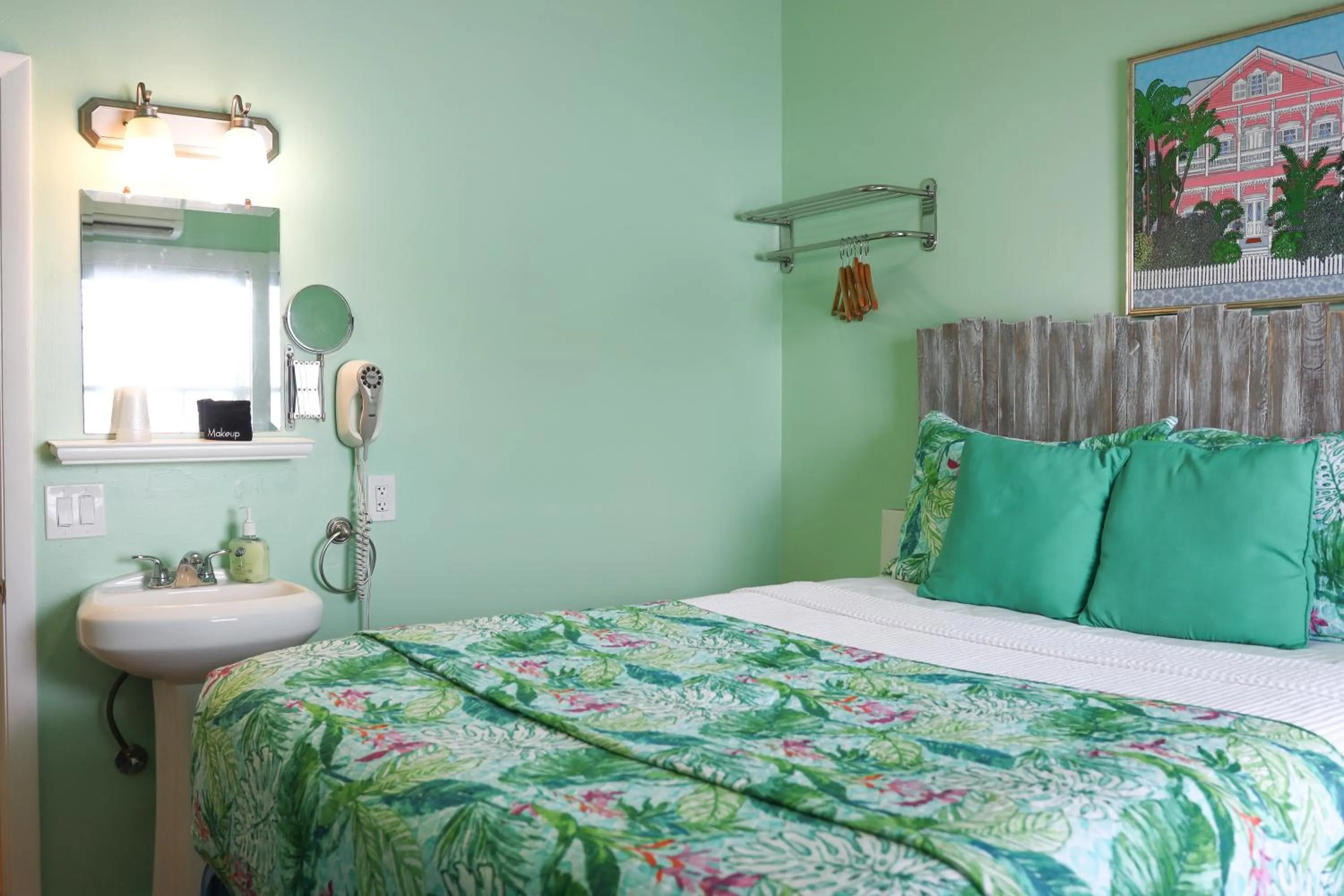 Bedroom, Bed in Caribbean House