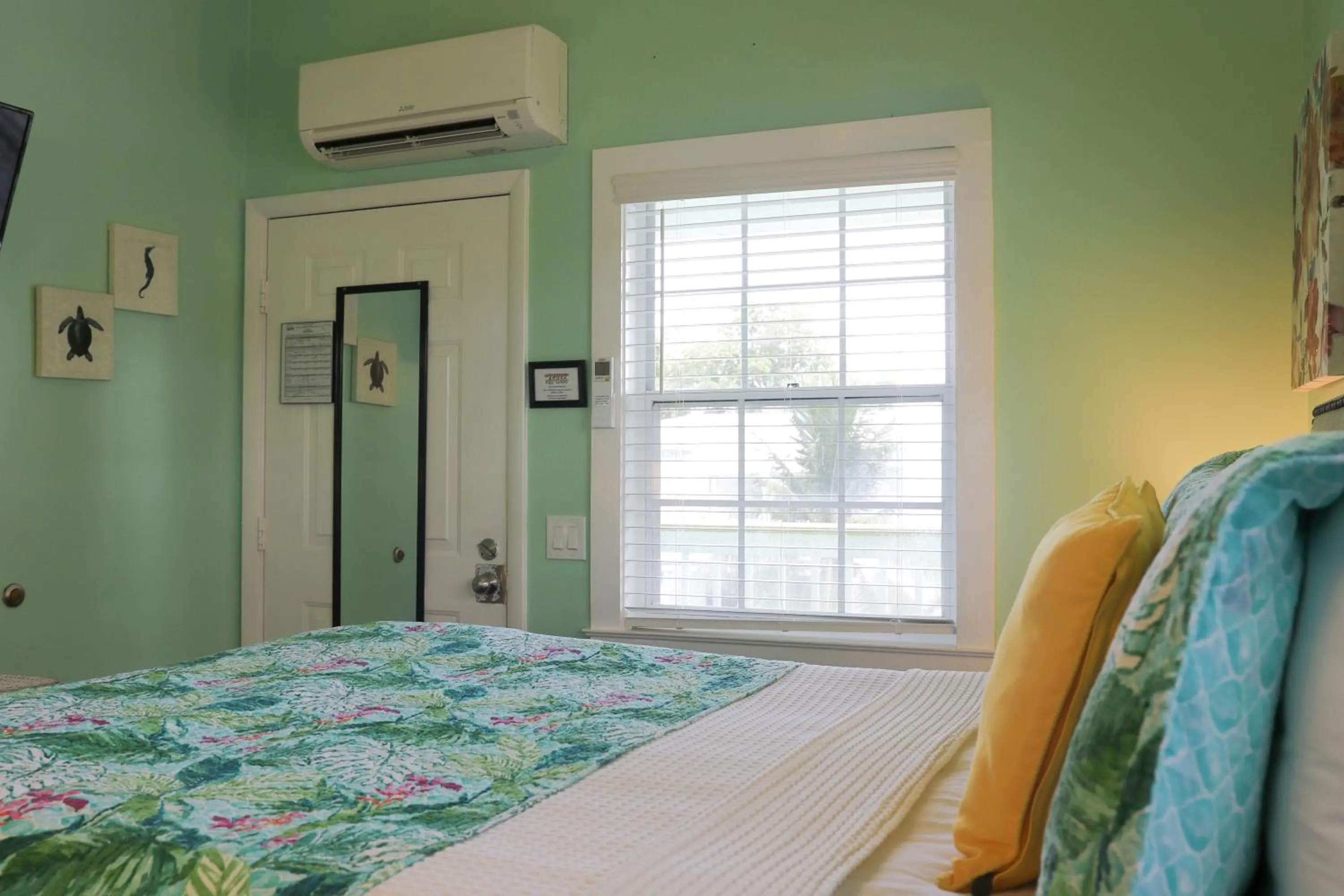 Bedroom, Bed in Caribbean House