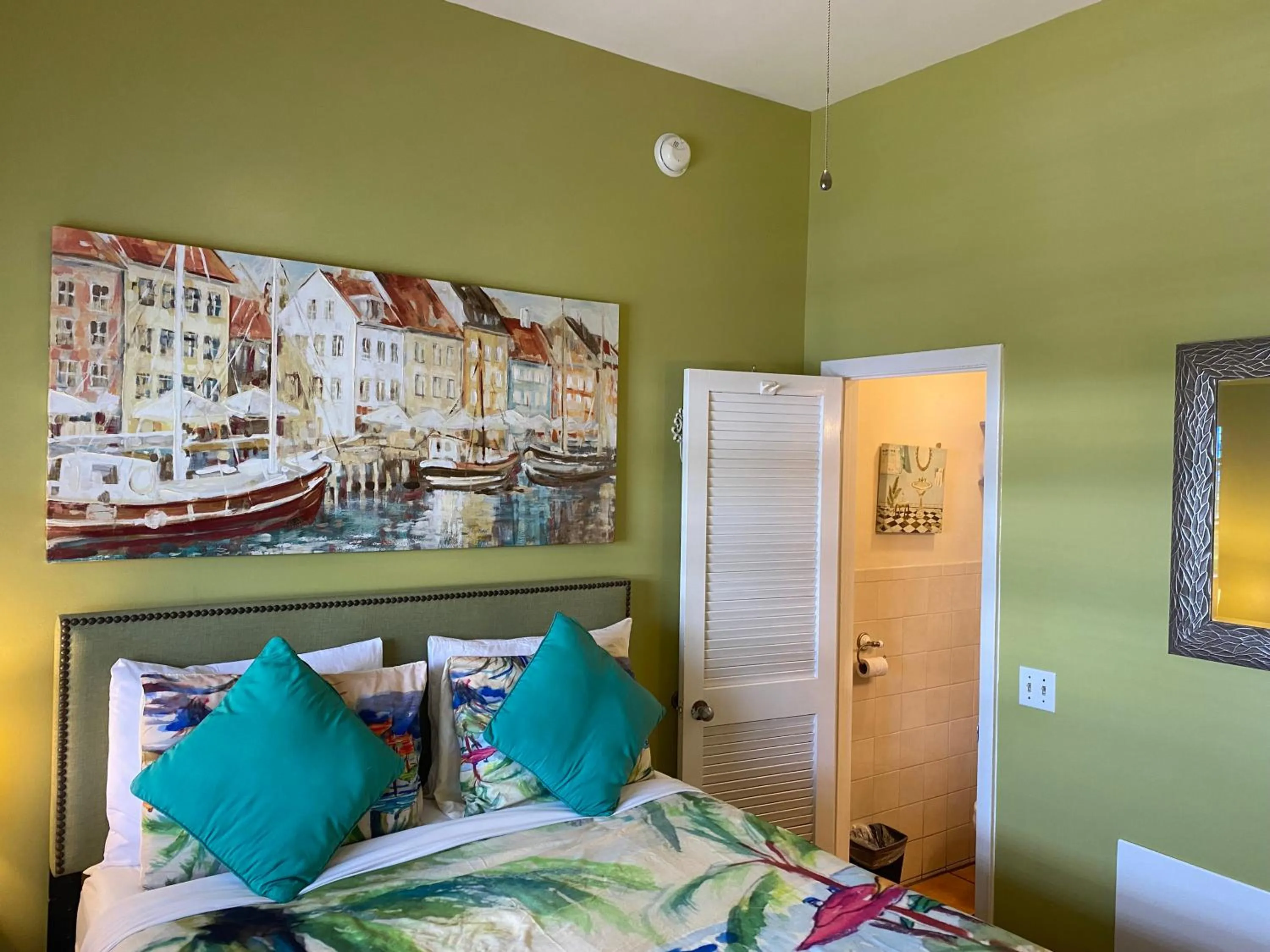 Bedroom, Bed in Caribbean House