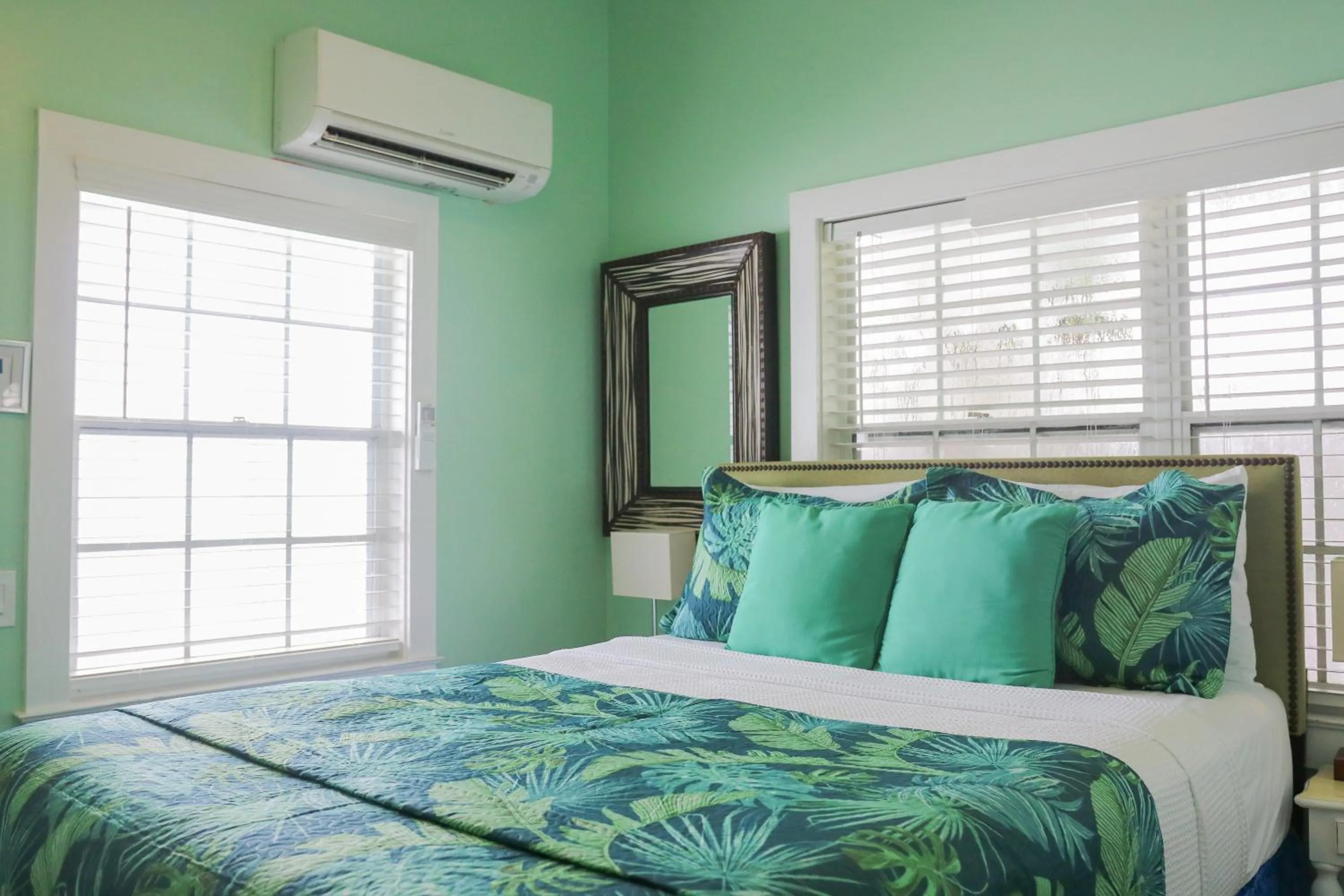 Bedroom, Bed in Caribbean House