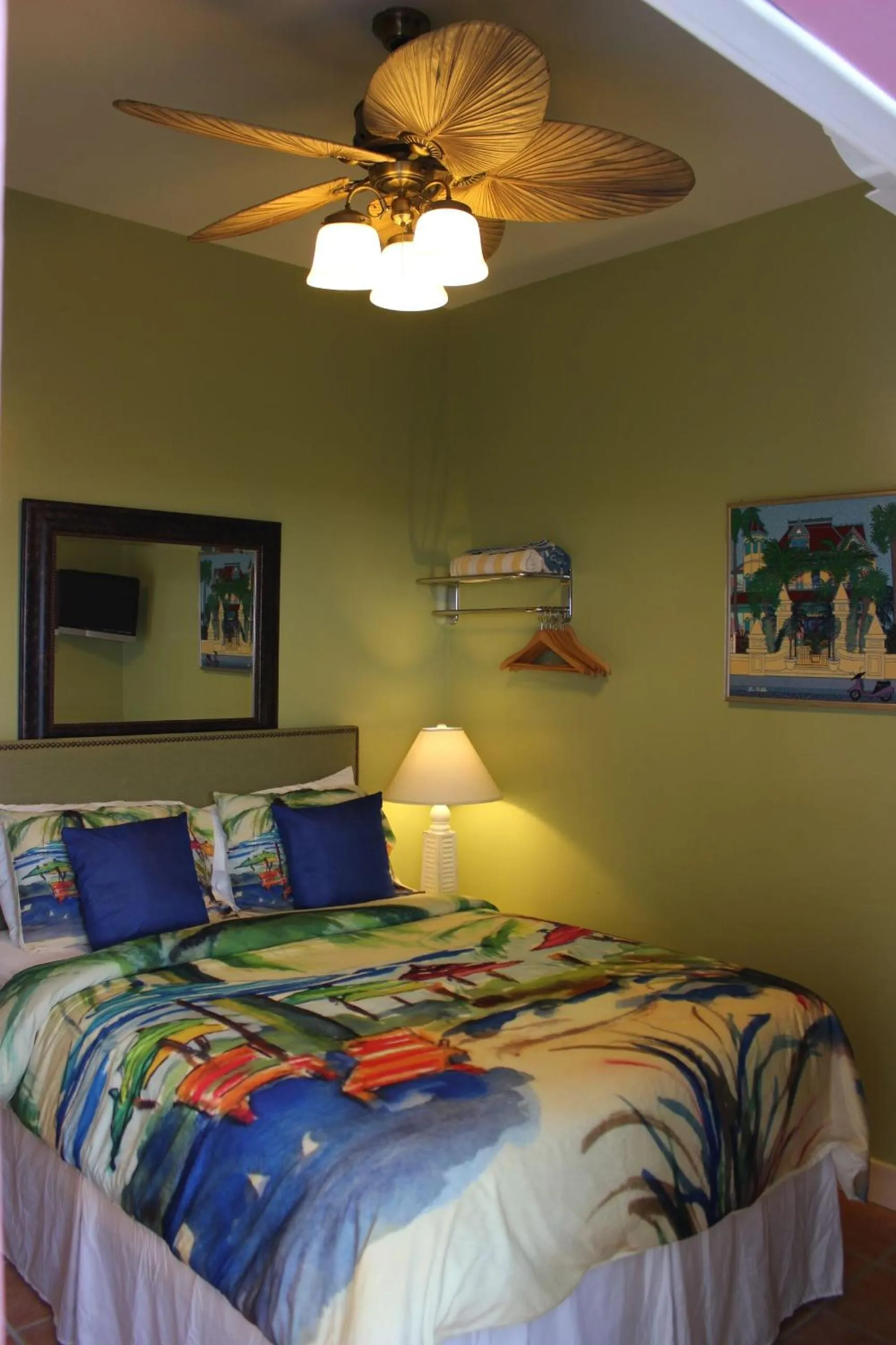 Photo of the whole room, Bed in Caribbean House