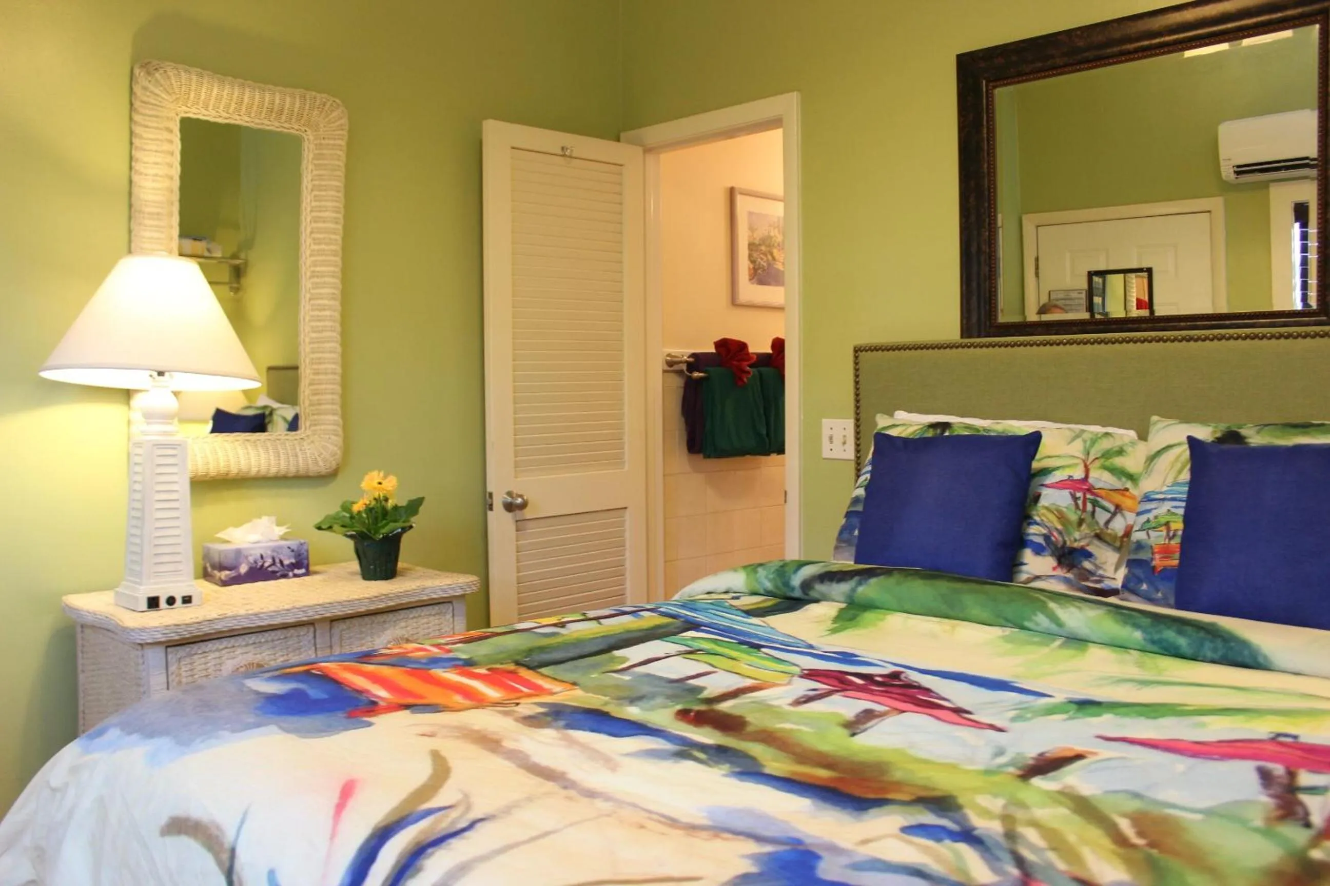 Photo of the whole room, Bed in Caribbean House