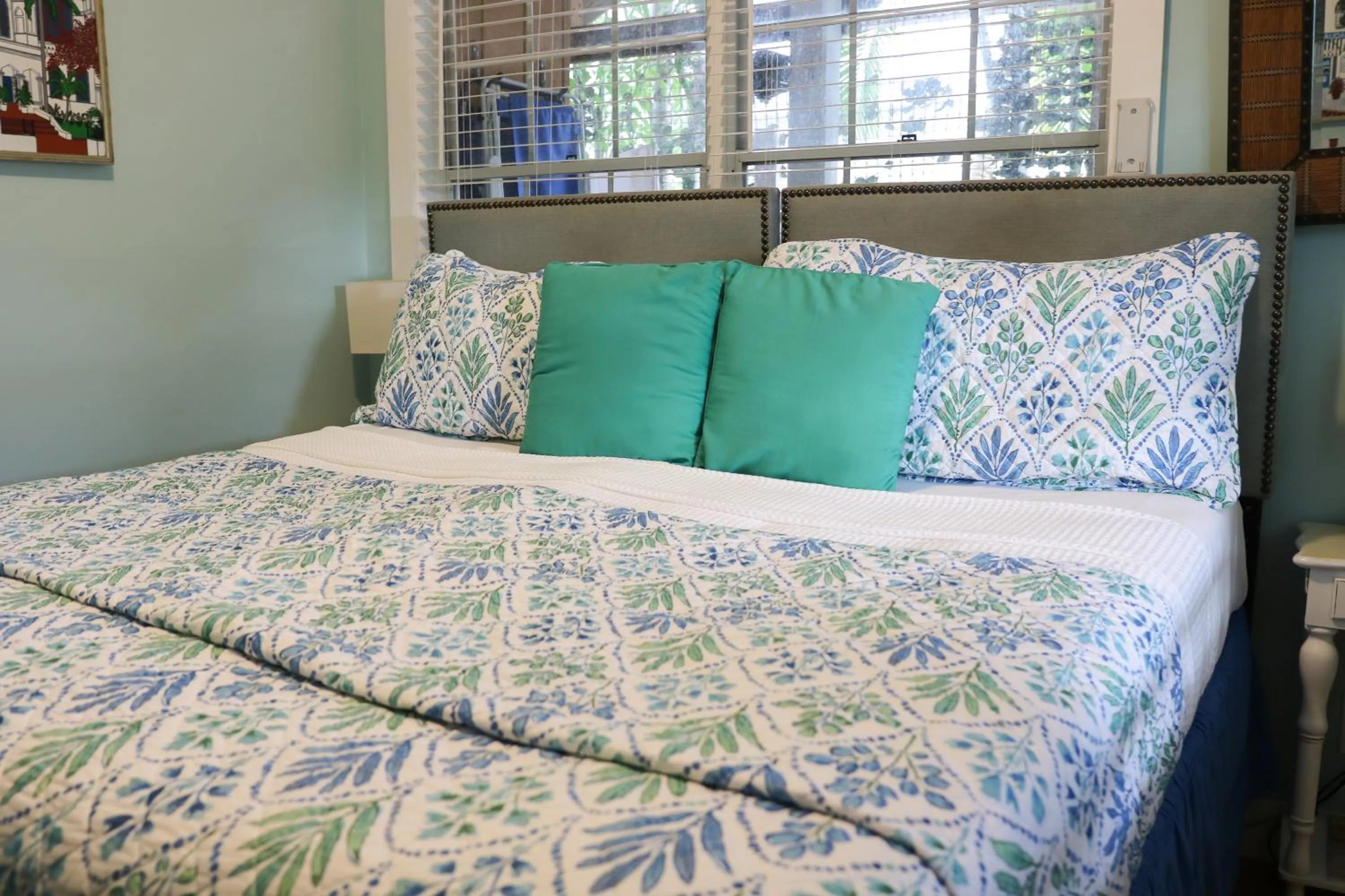 Bedroom, Bed in Caribbean House