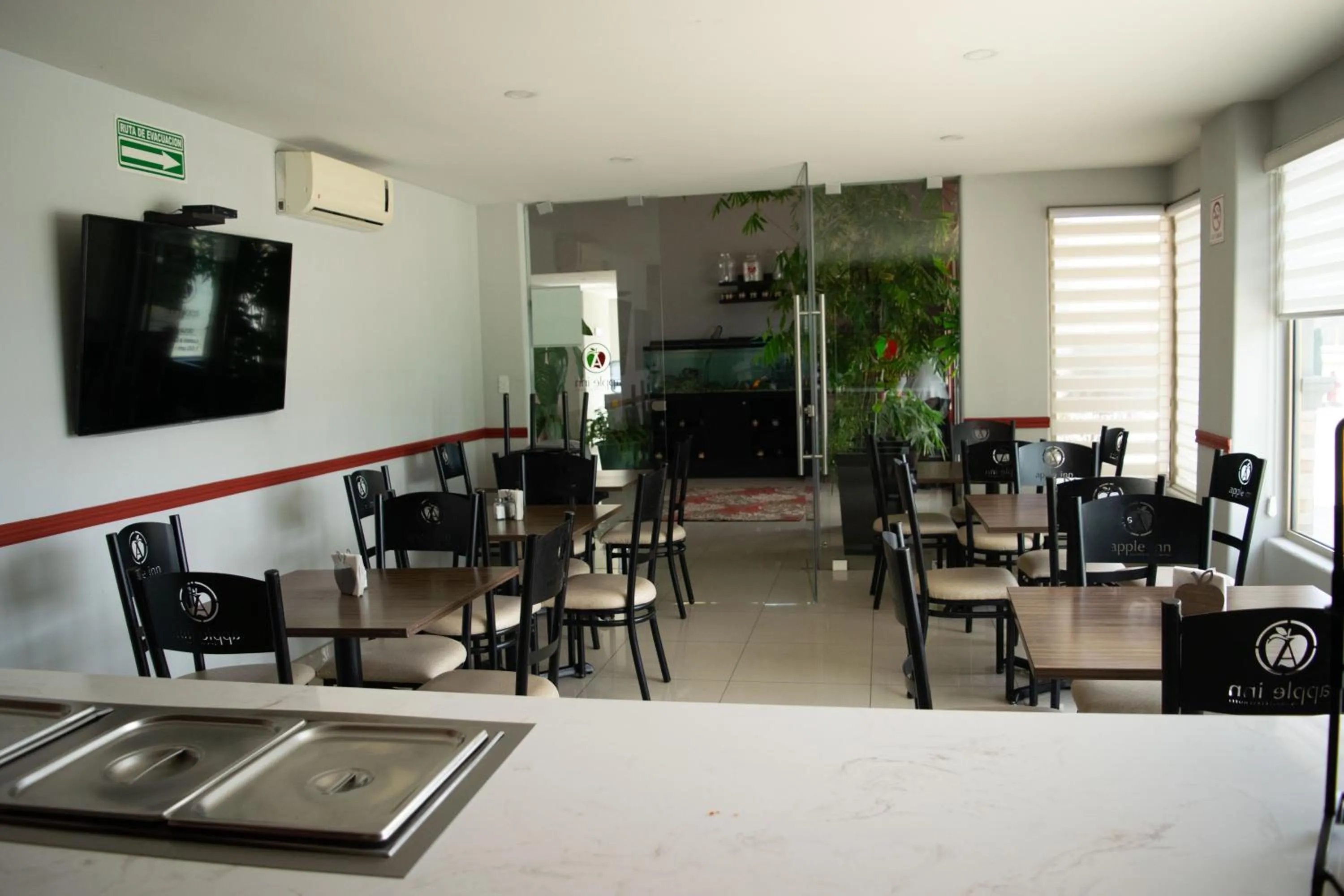 Restaurant/places to eat in Apple Inn