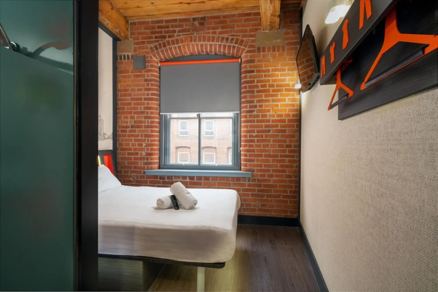 TV and multimedia, Bed in easyHotel Manchester