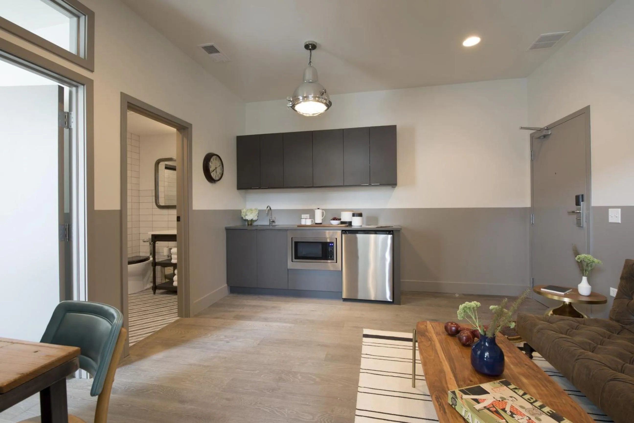 Kitchen or kitchenette in The Chicago Hotel Collection River North